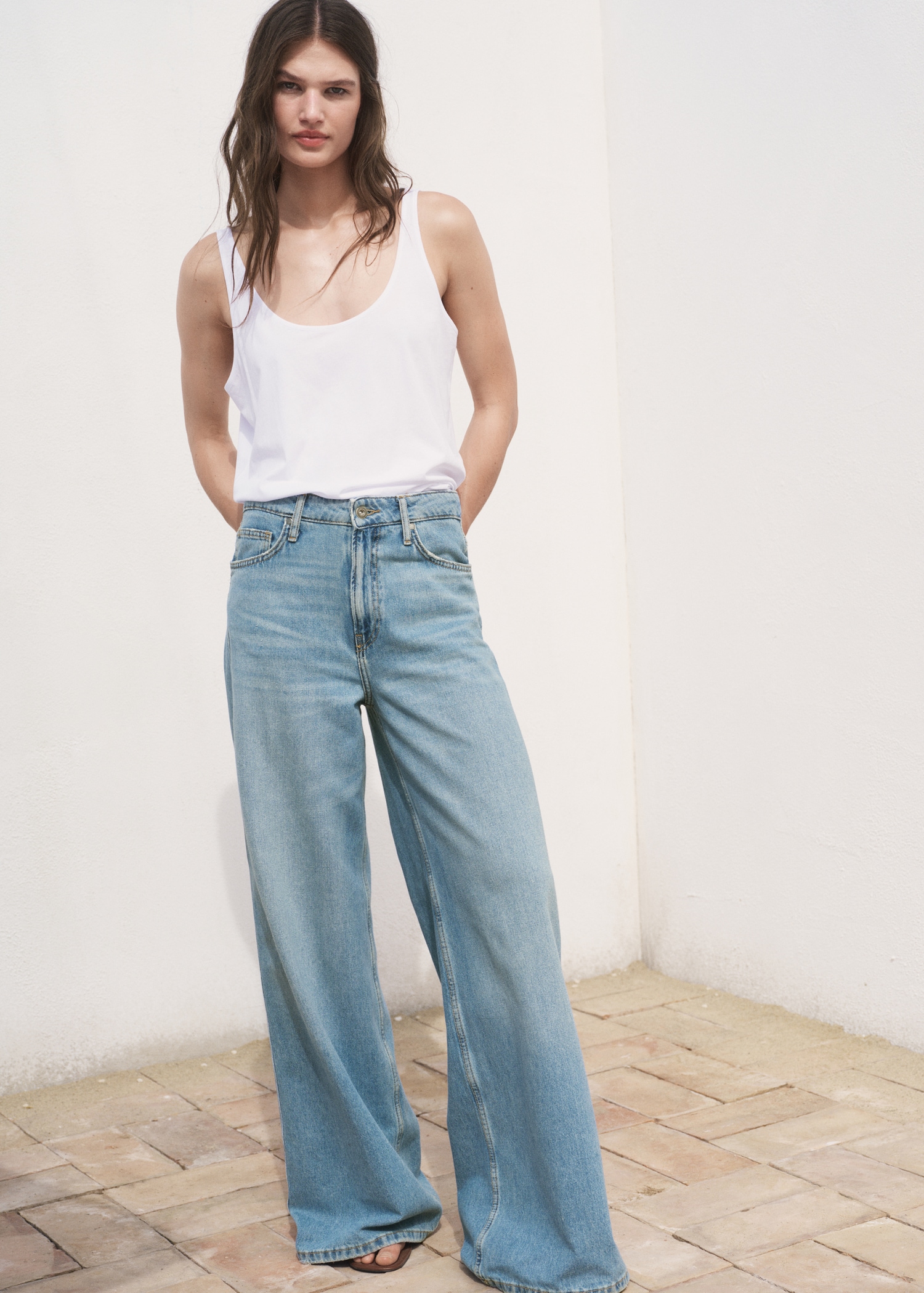 High-waisted wide-leg jeans - Main Image