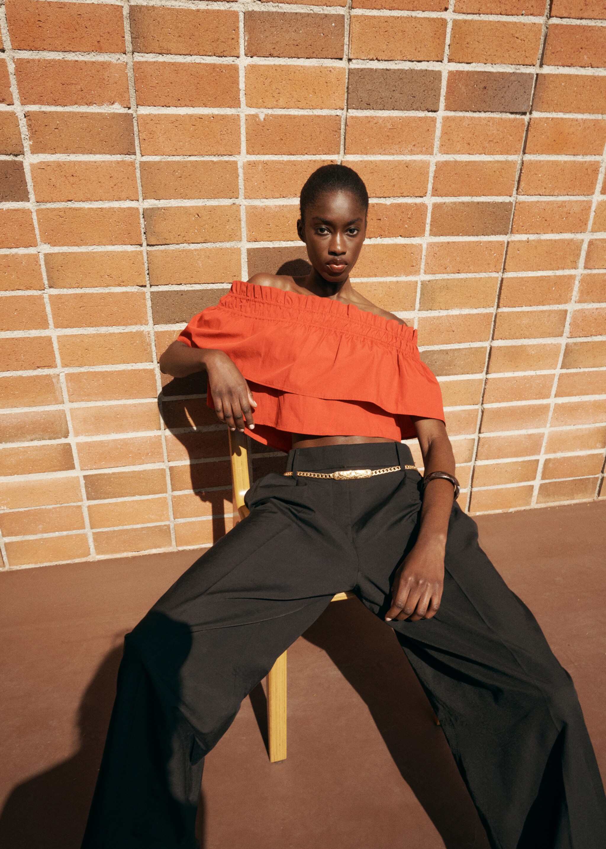 Strapless top with ruffle - Details of the article 7