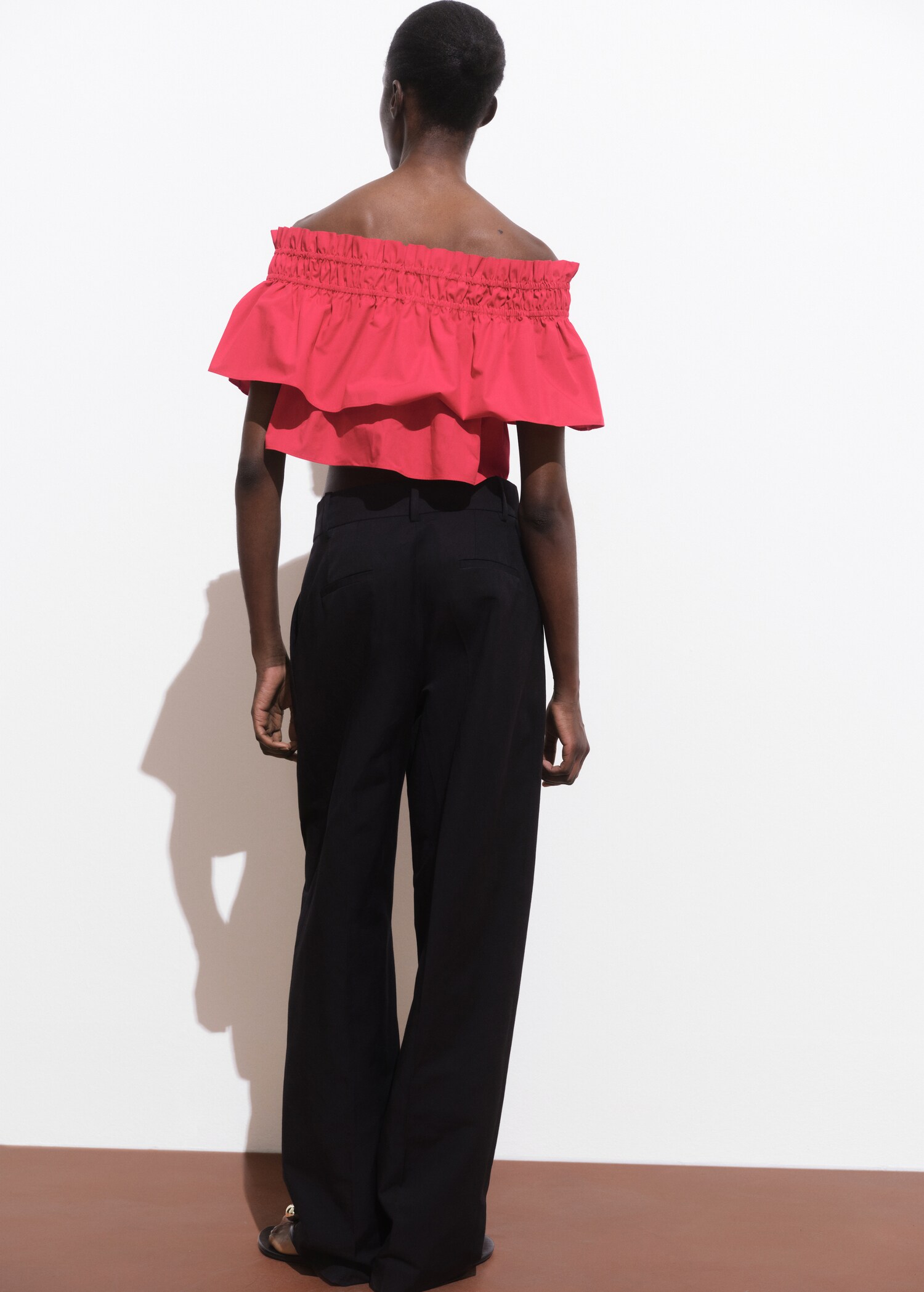 Strapless top with ruffle - Reverse of the article