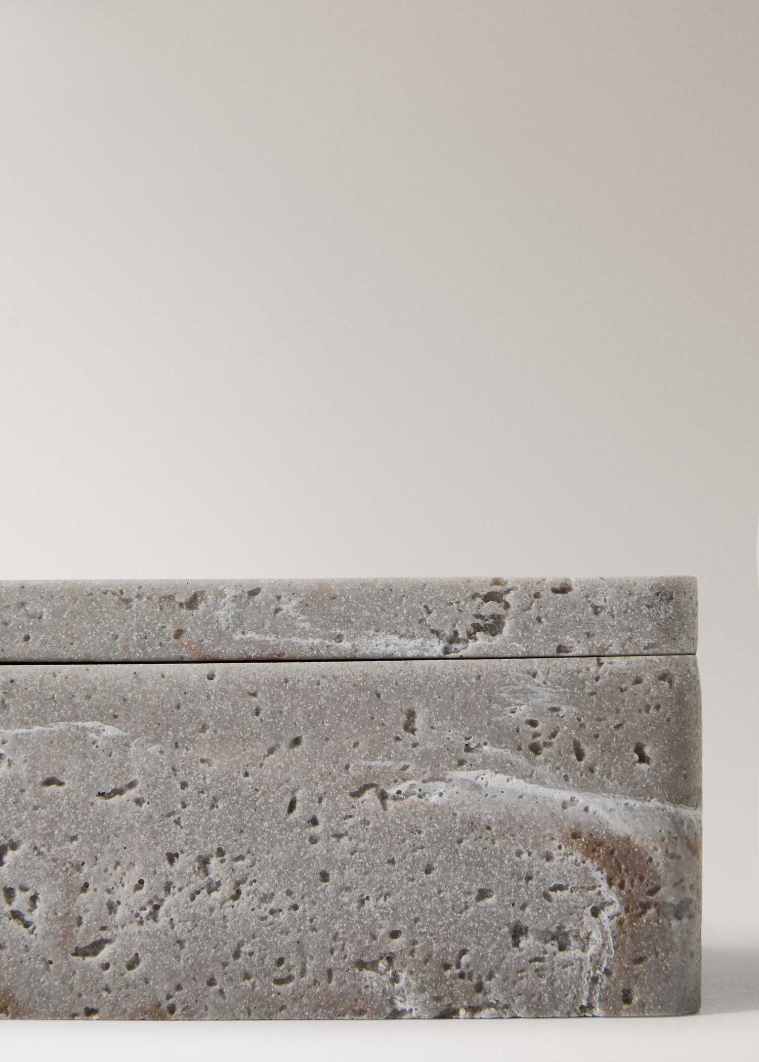 Stone-effect resin box - Details of the article 1