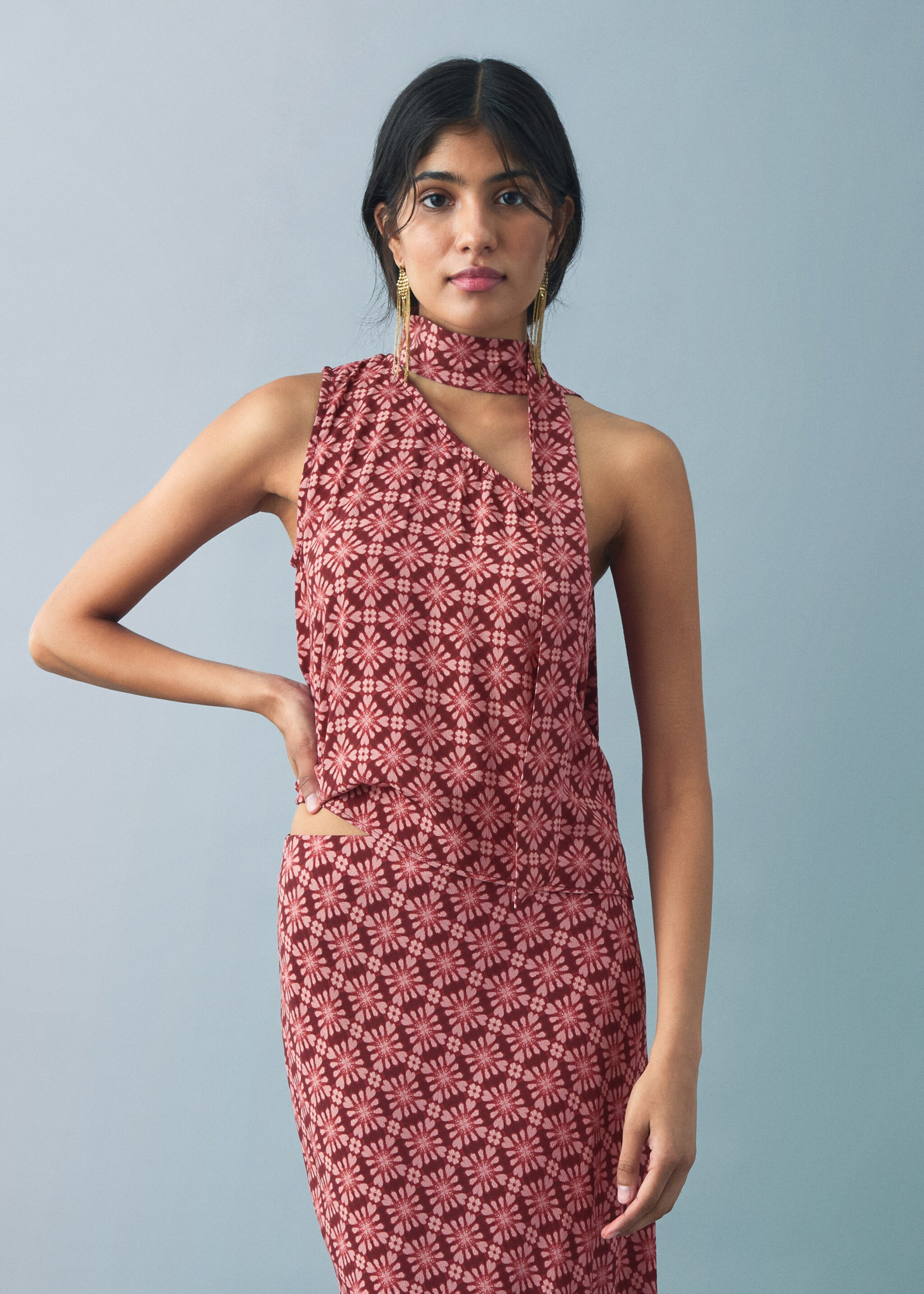 Asymmetrical blouse with bow at the neck - Details of the article 1