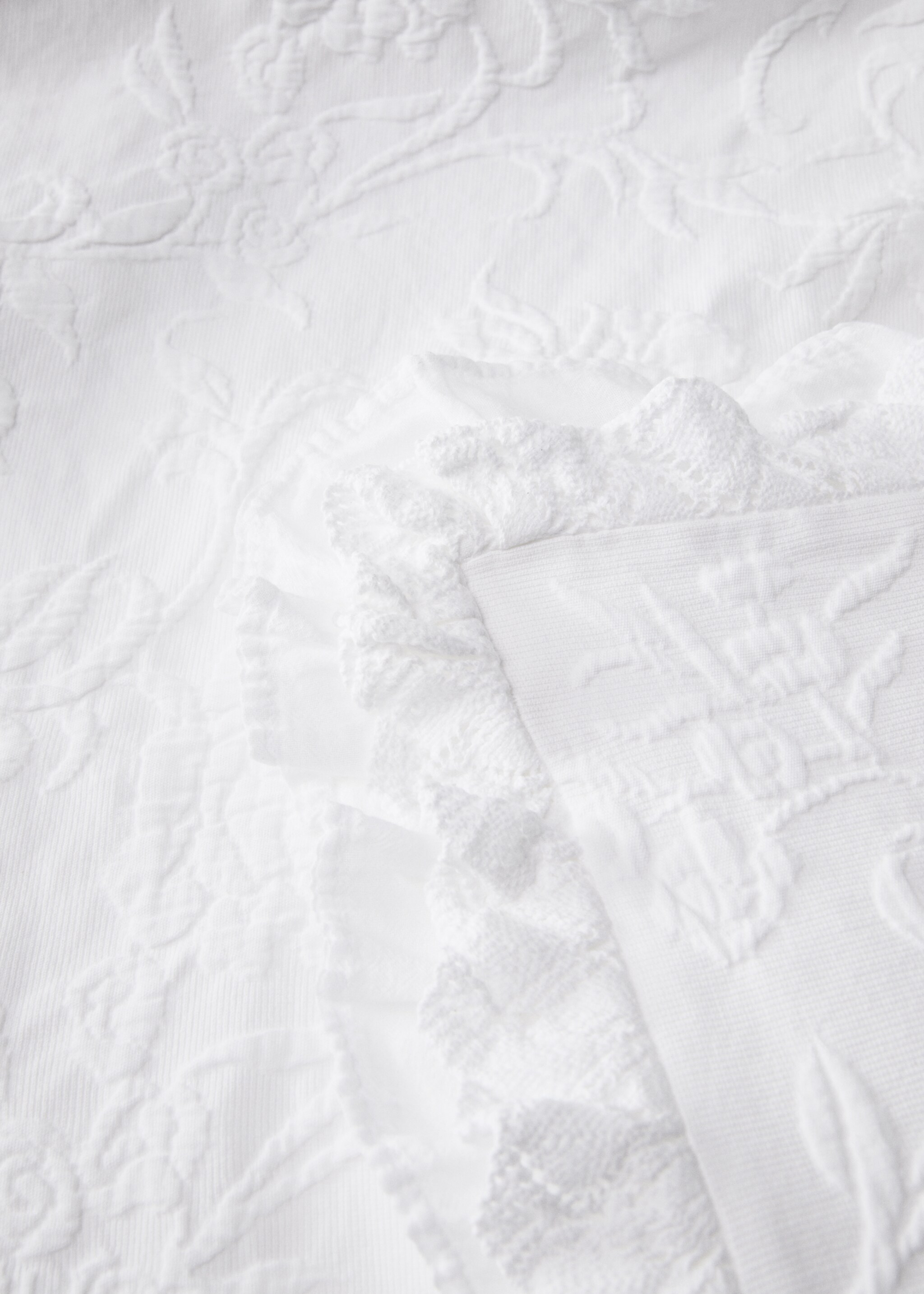Tagesdecke aus Baumwolljacquard mit Blumenmuster und Volant, Bett 130/150 cm - Detail des Artikels 2, Weiß. Ref: 17091293-00.