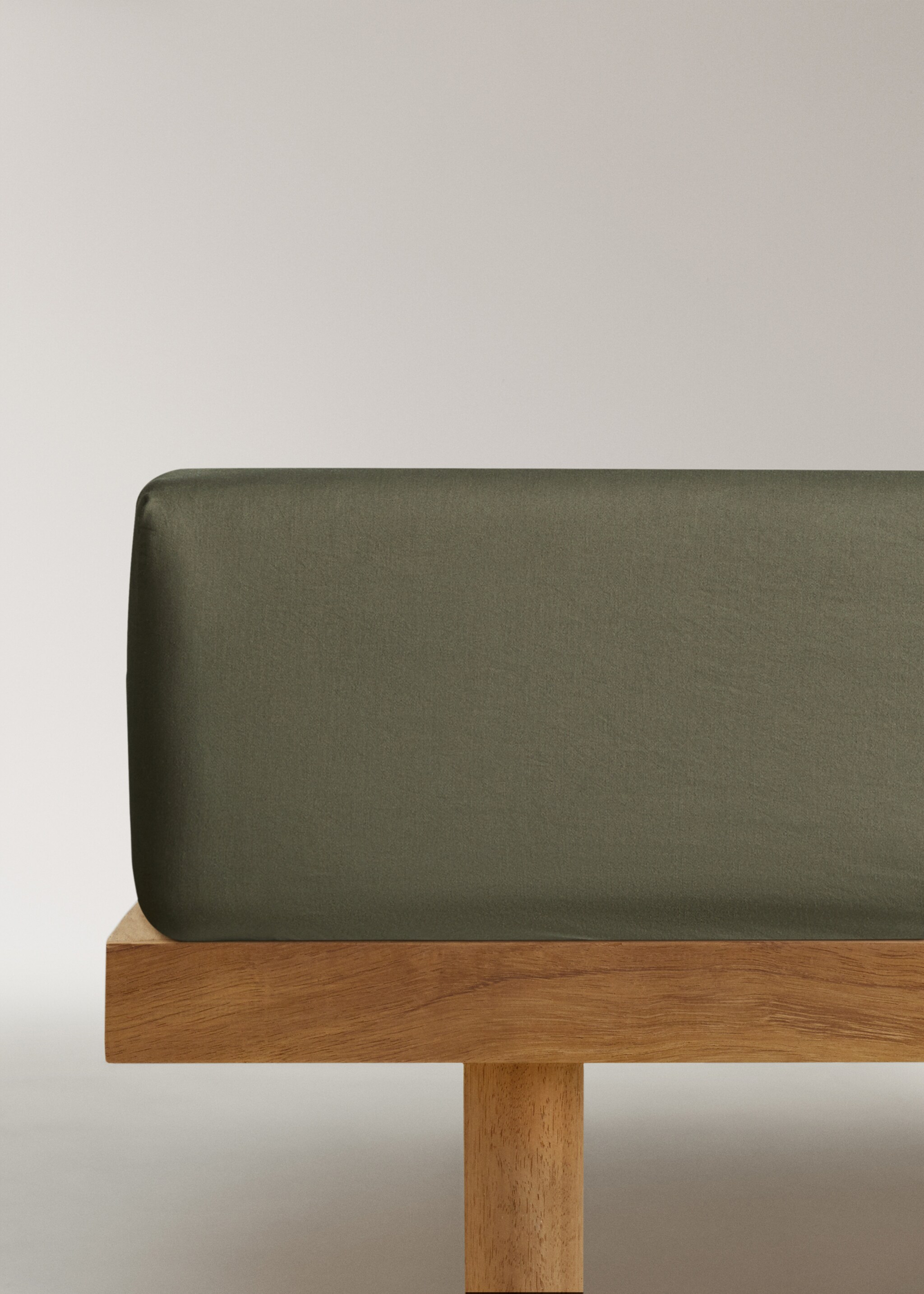 Washed cotton satin fitted sheet Single bed - Article without model, Olive Green. Ref: 17091529-00.