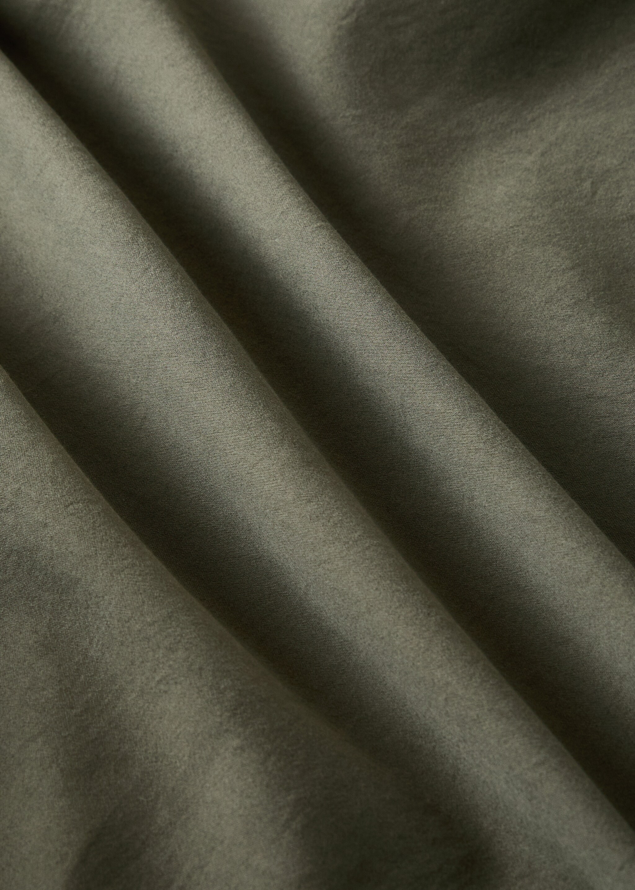 Washed cotton satin fitted sheet Single bed - Details of the article 2, Olive Green. Ref: 17091529-00.