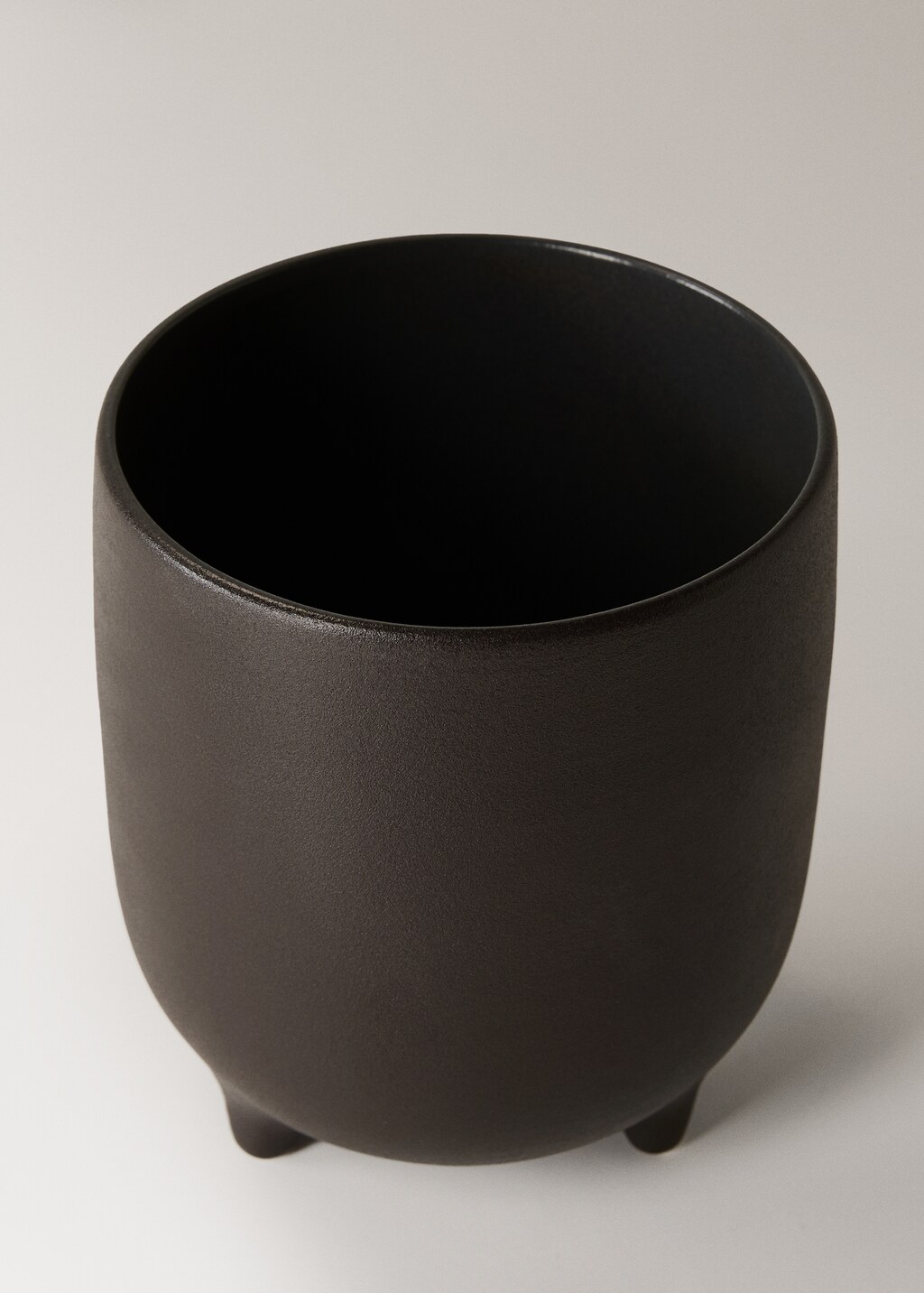 Medium matte-finish stoneware planter