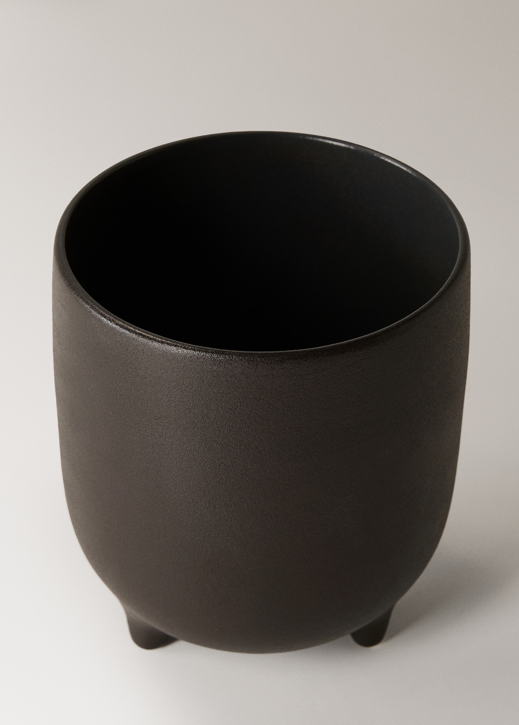 Medium matte-finish stoneware planter