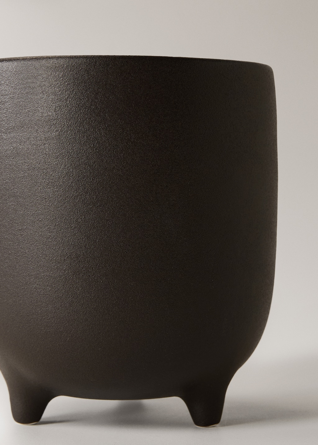 Medium matte-finish stoneware planter