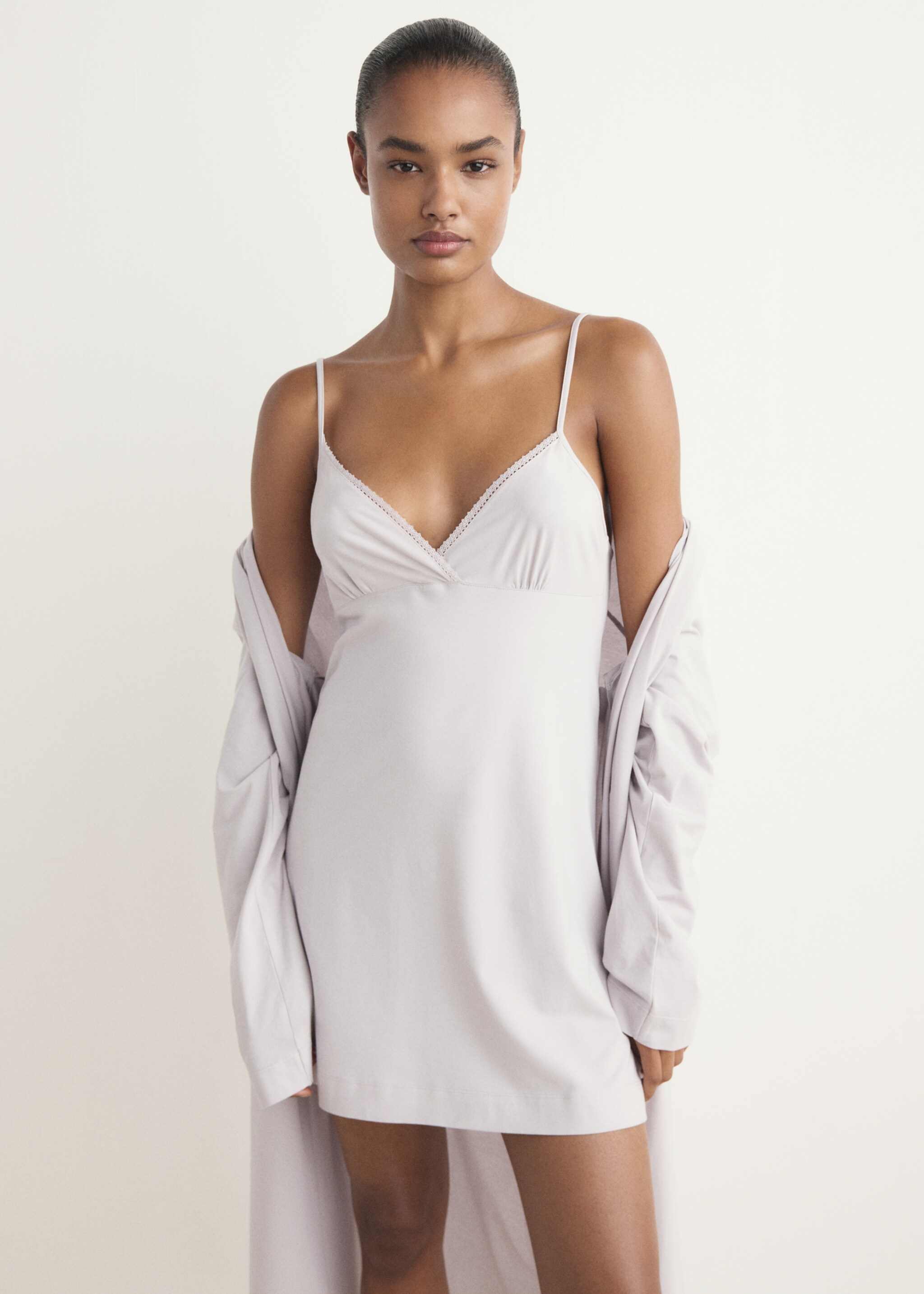 Fluid cotton nightdress with lace detailing - Medium plane, Light/Pastel Grey. Ref: 17091538-00.