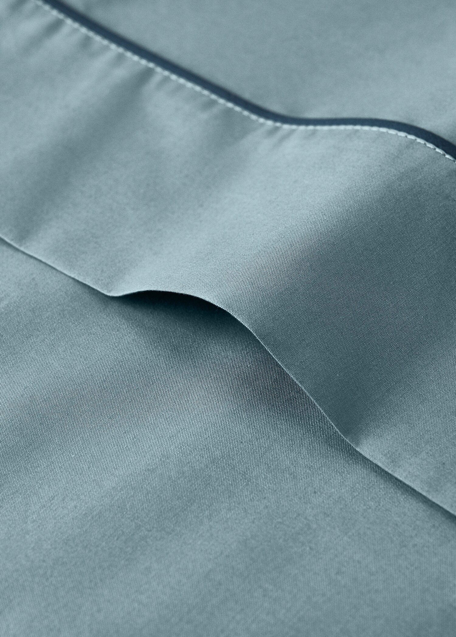 Reversible cotton percale cot top sheet with vivid contrast - Details of the article 1