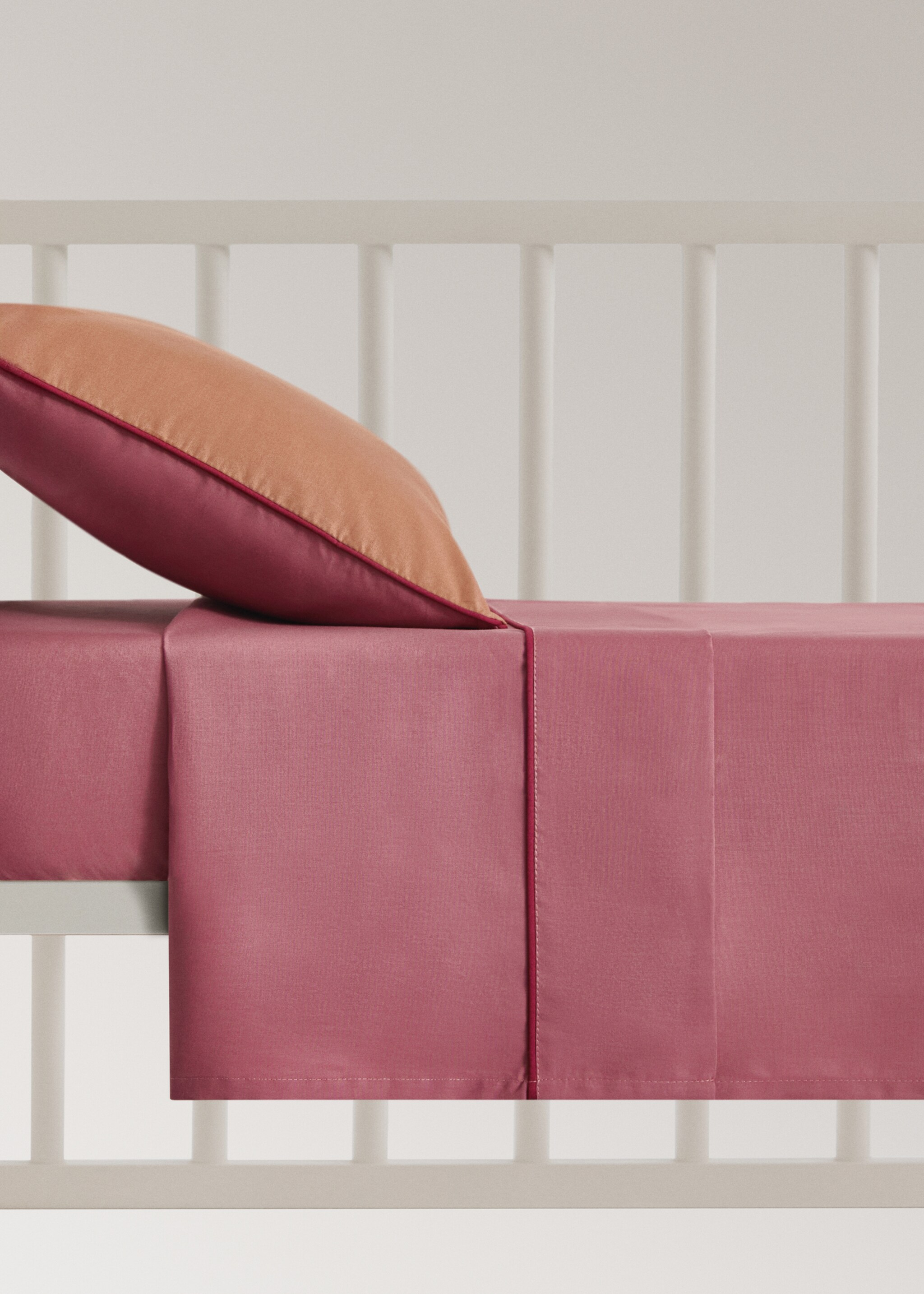 Reversible percale cotton top sheet with contrasting piping for cot - Article without model, Pink. Ref: 17091544-00.