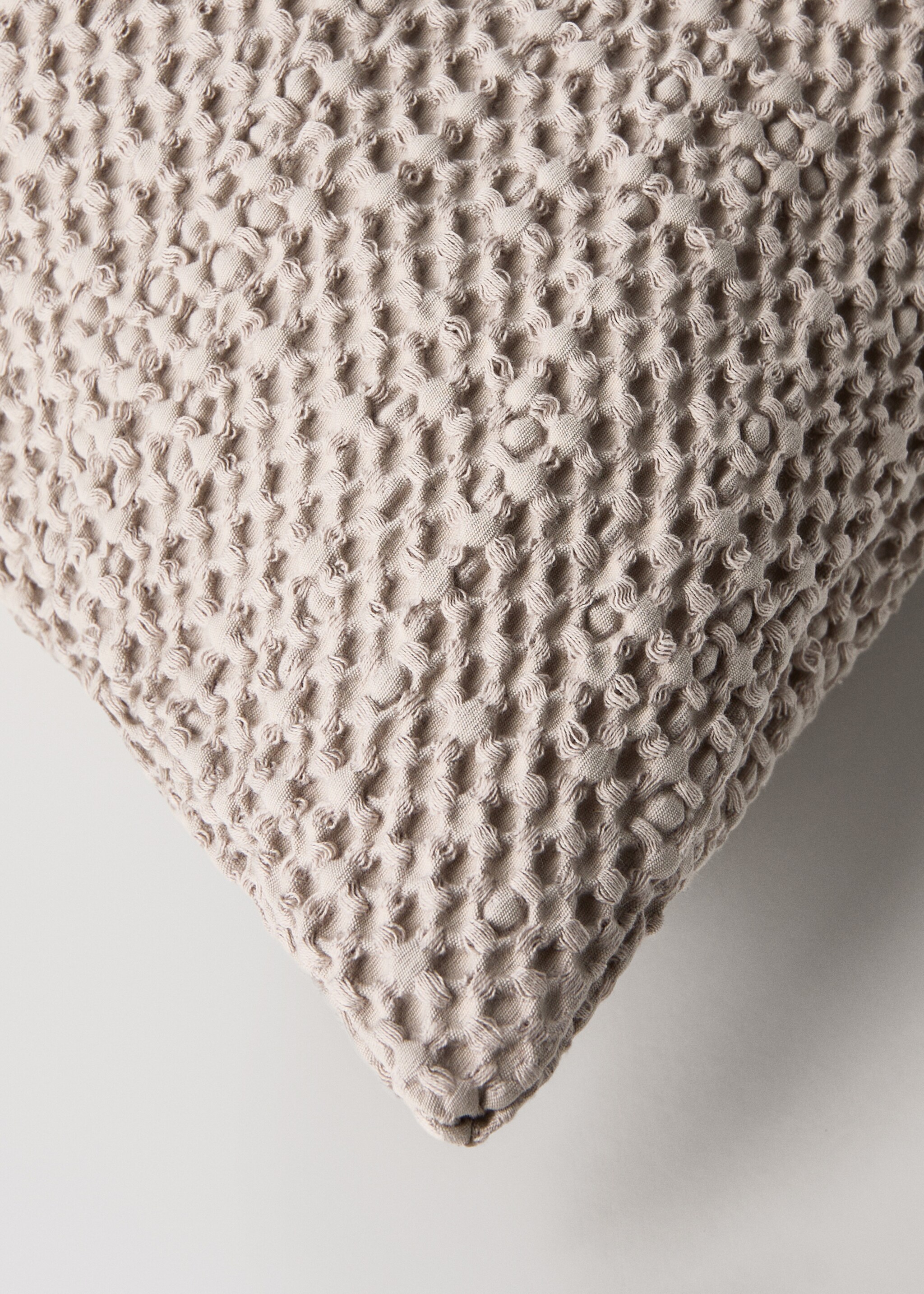 Children’s waffle-cotton garment-dyed cushion cover  40x40cm - Details of the article 1, Medium Brown. Ref: 17091545-00.