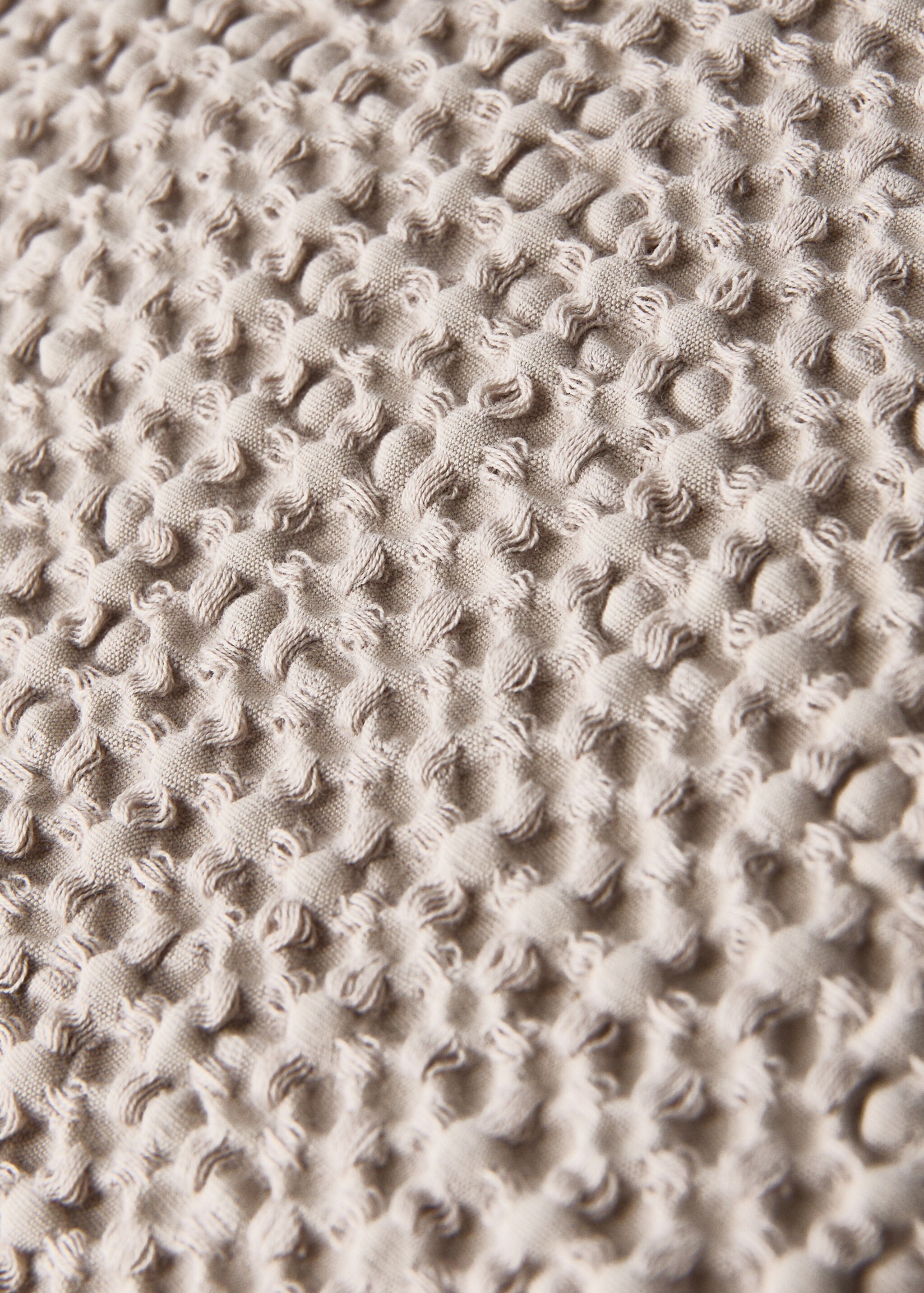 Children’s waffle-cotton garment-dyed cushion cover  40x40cm - Details of the article 2, Medium Brown. Ref: 17091545-00.