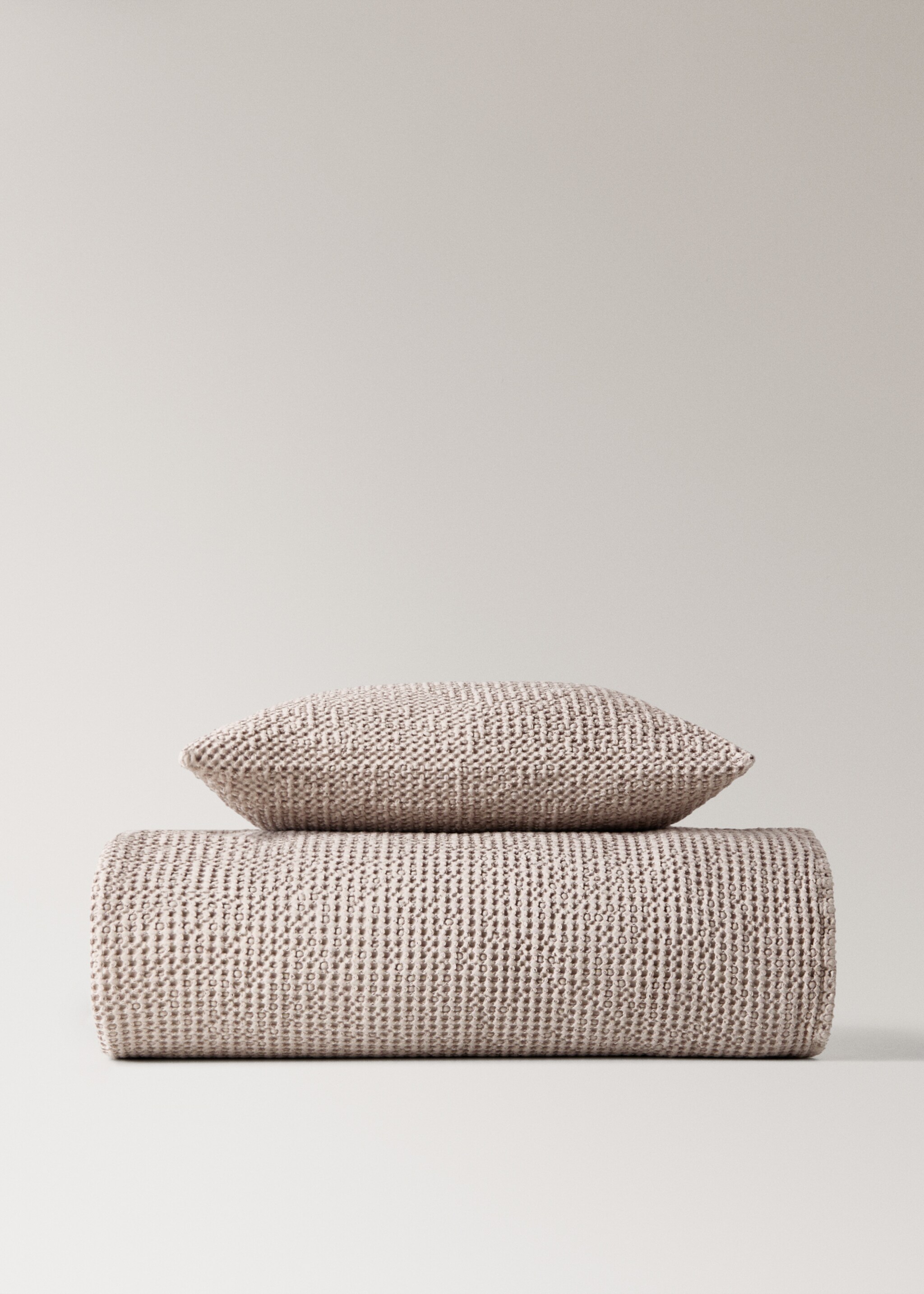 Children’s waffle-cotton garment-dyed cushion cover  40x40cm - Details of the article 4, Medium Brown. Ref: 17091545-00.