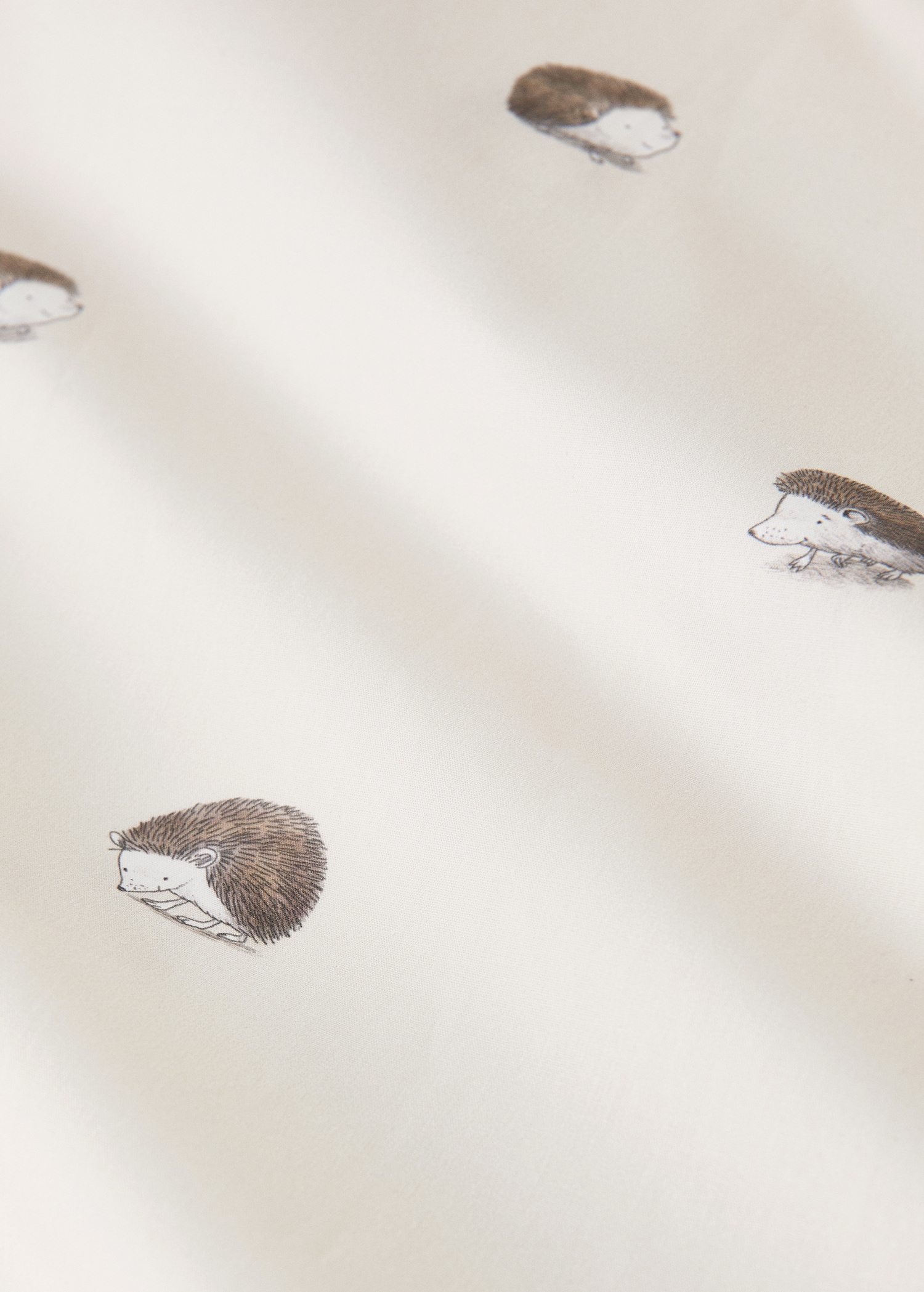 Cot bed duvet cover in printed cotton percale with hedgehog design - Details of the article 1