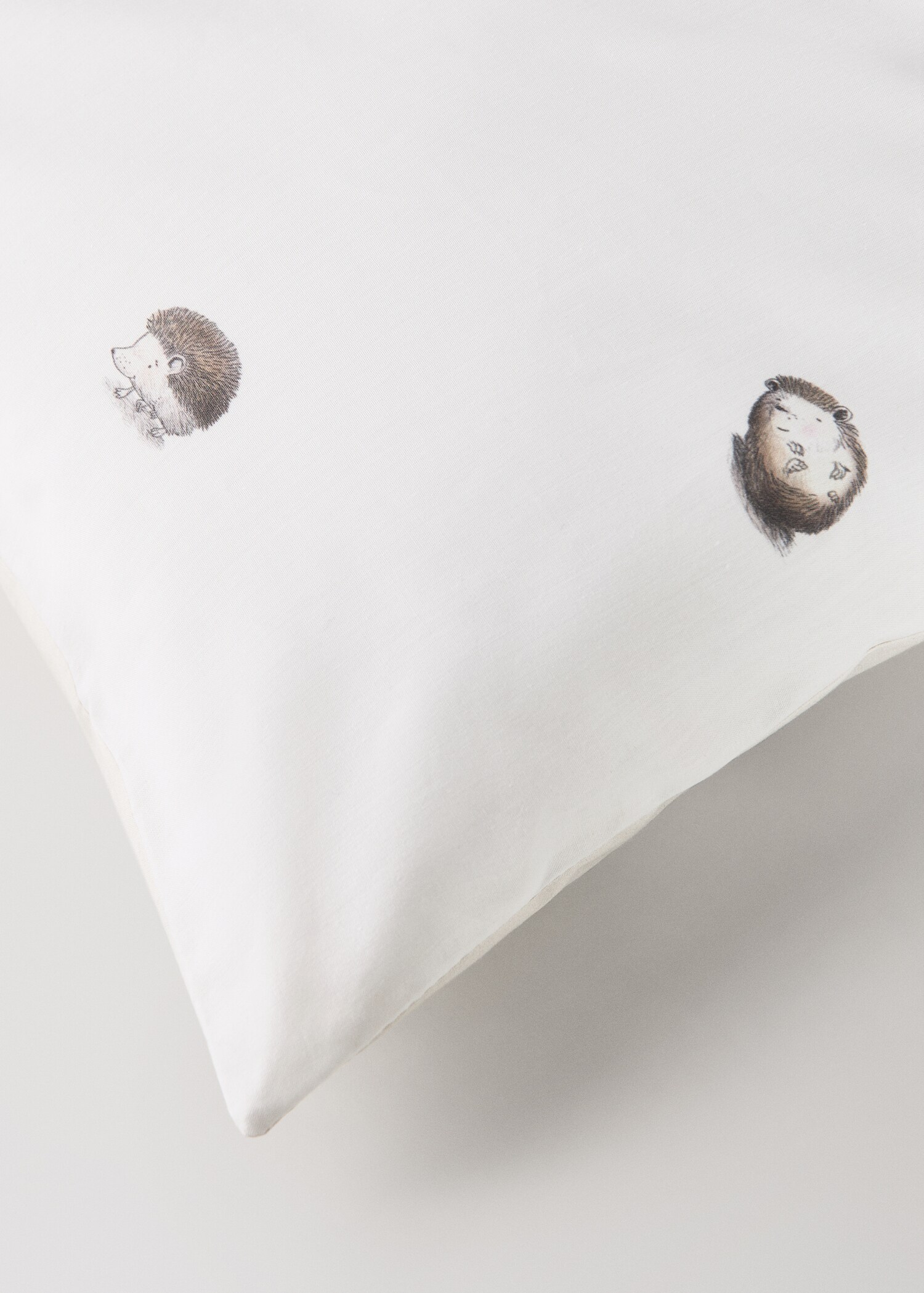Cot bed duvet cover in printed cotton percale with hedgehog design - Details of the article 3