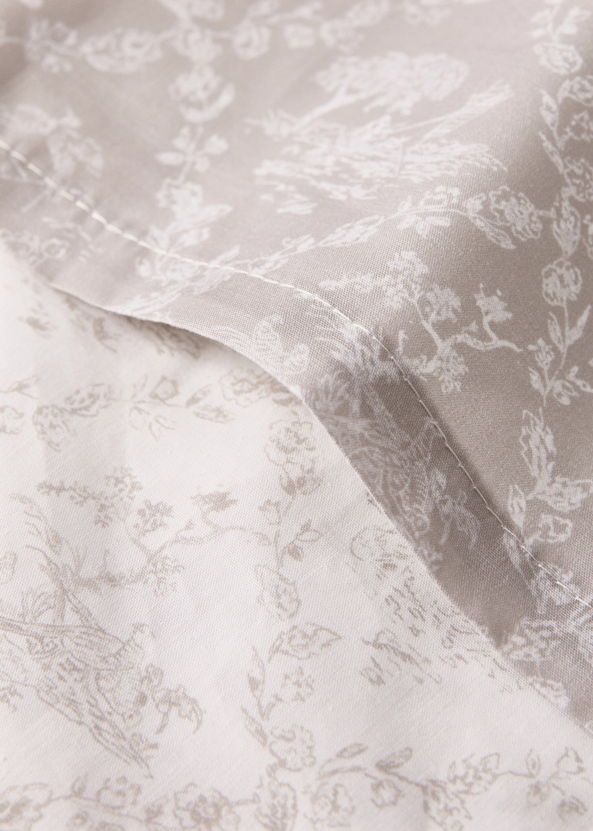 Toile de Jouy-påslakan för spjälsäng i percale-bomull - Detaljer om artikeln 1, Mellanbrun. Ref: 17091548-00.