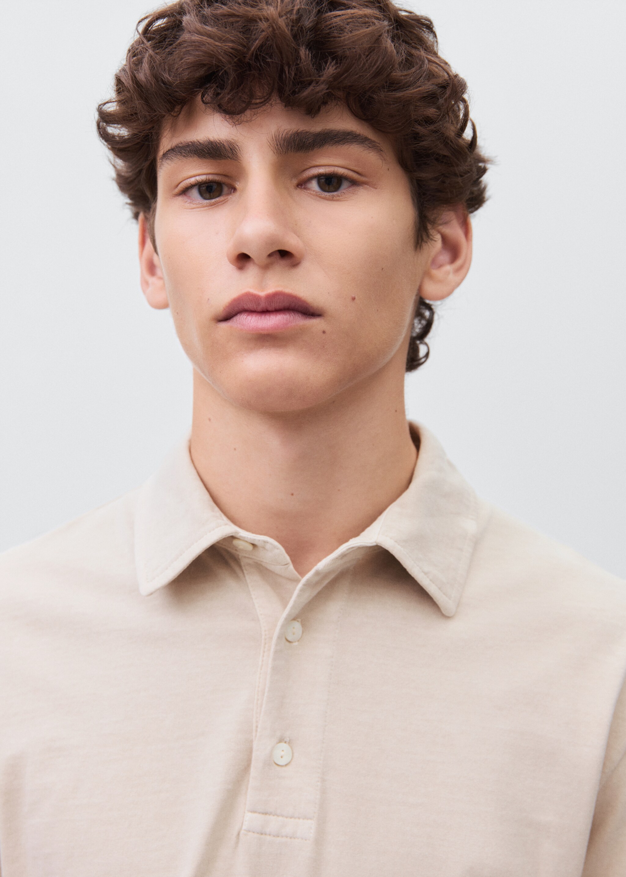 Cotton basic polo shirt - Details of the article 1, Sand. Ref: 17091553-00.