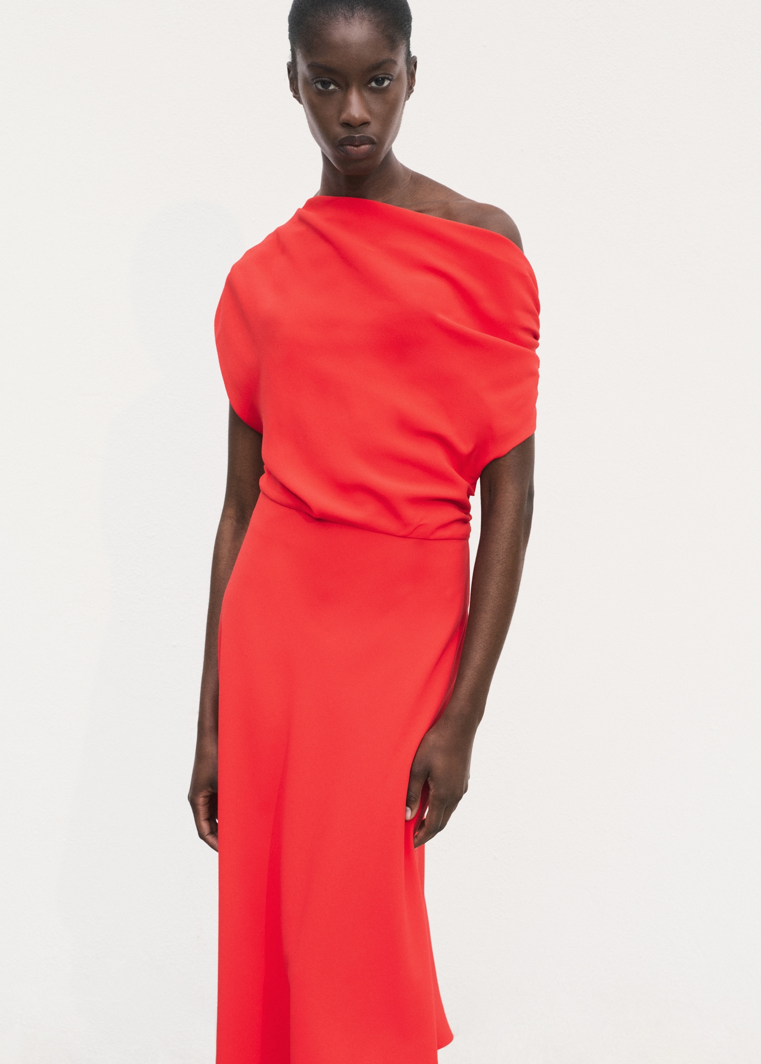 Vestido midi asimétrico - Plano medio