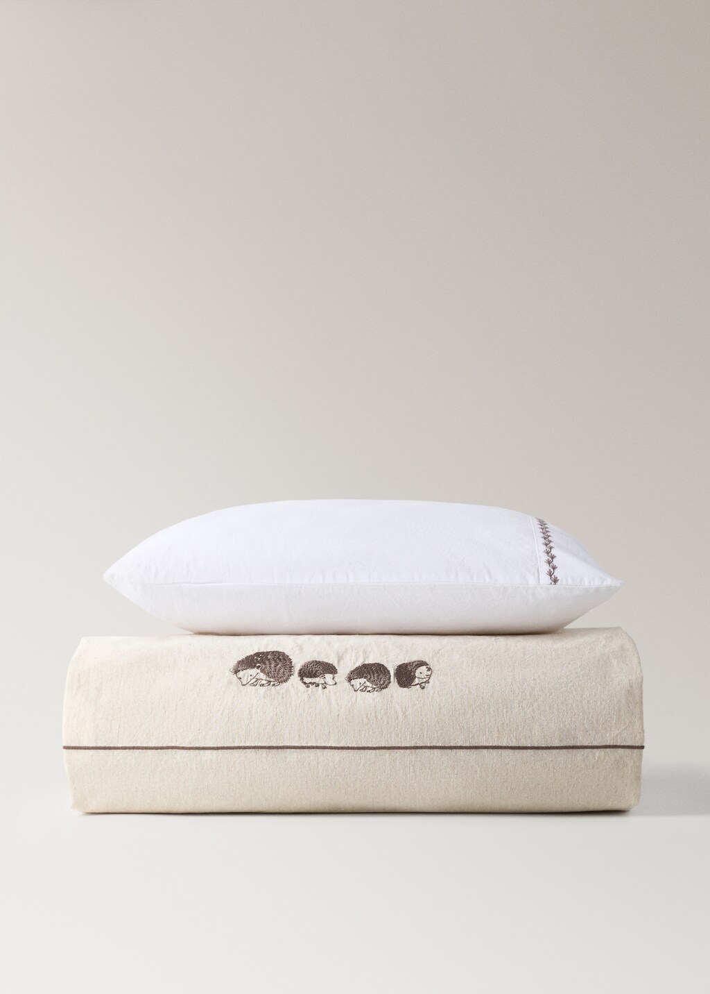 Cotton and linen duvet cover with embroidered hedgehogs for cot