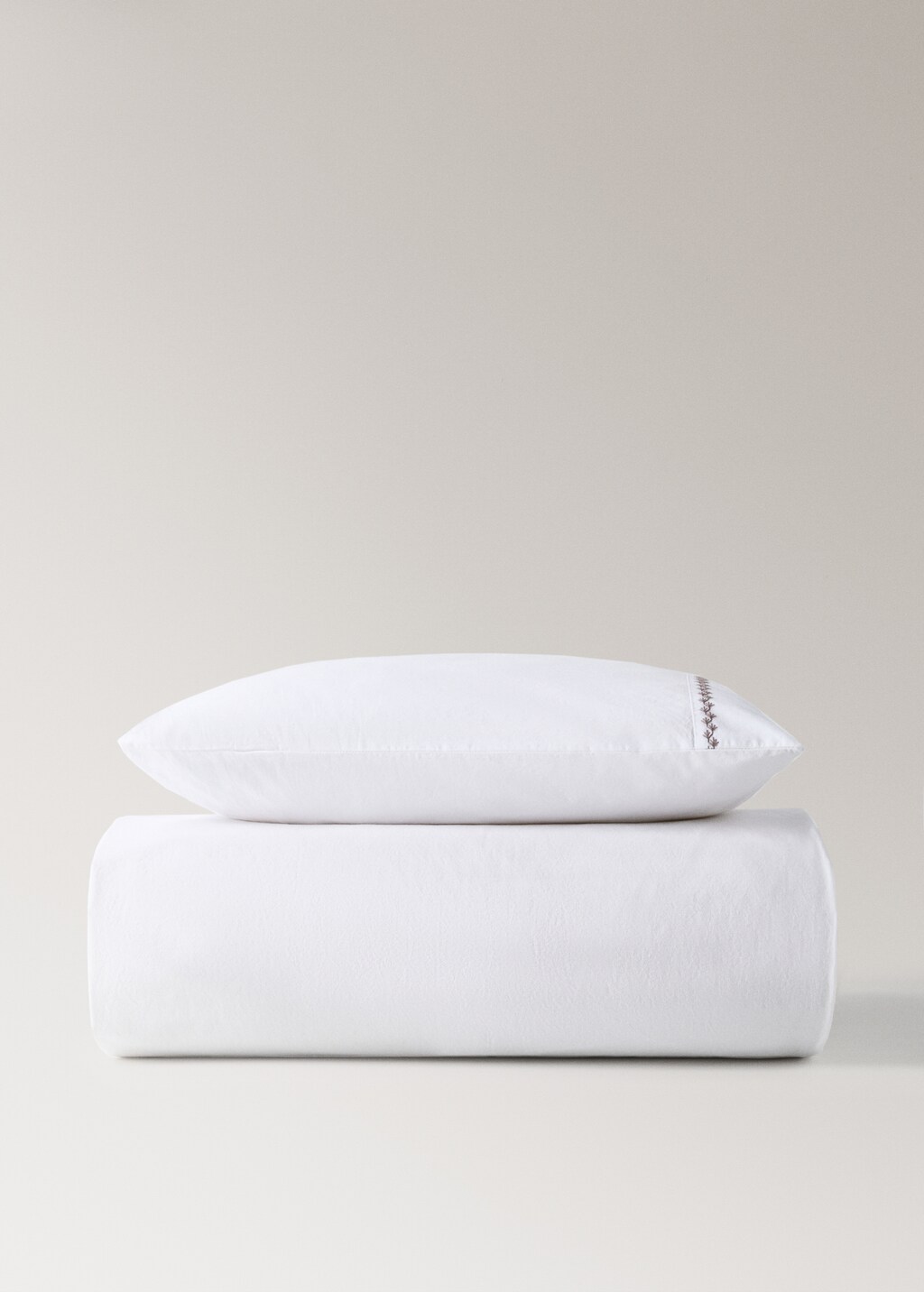 Cotton and linen duvet cover with embroidered hedgehogs for cot