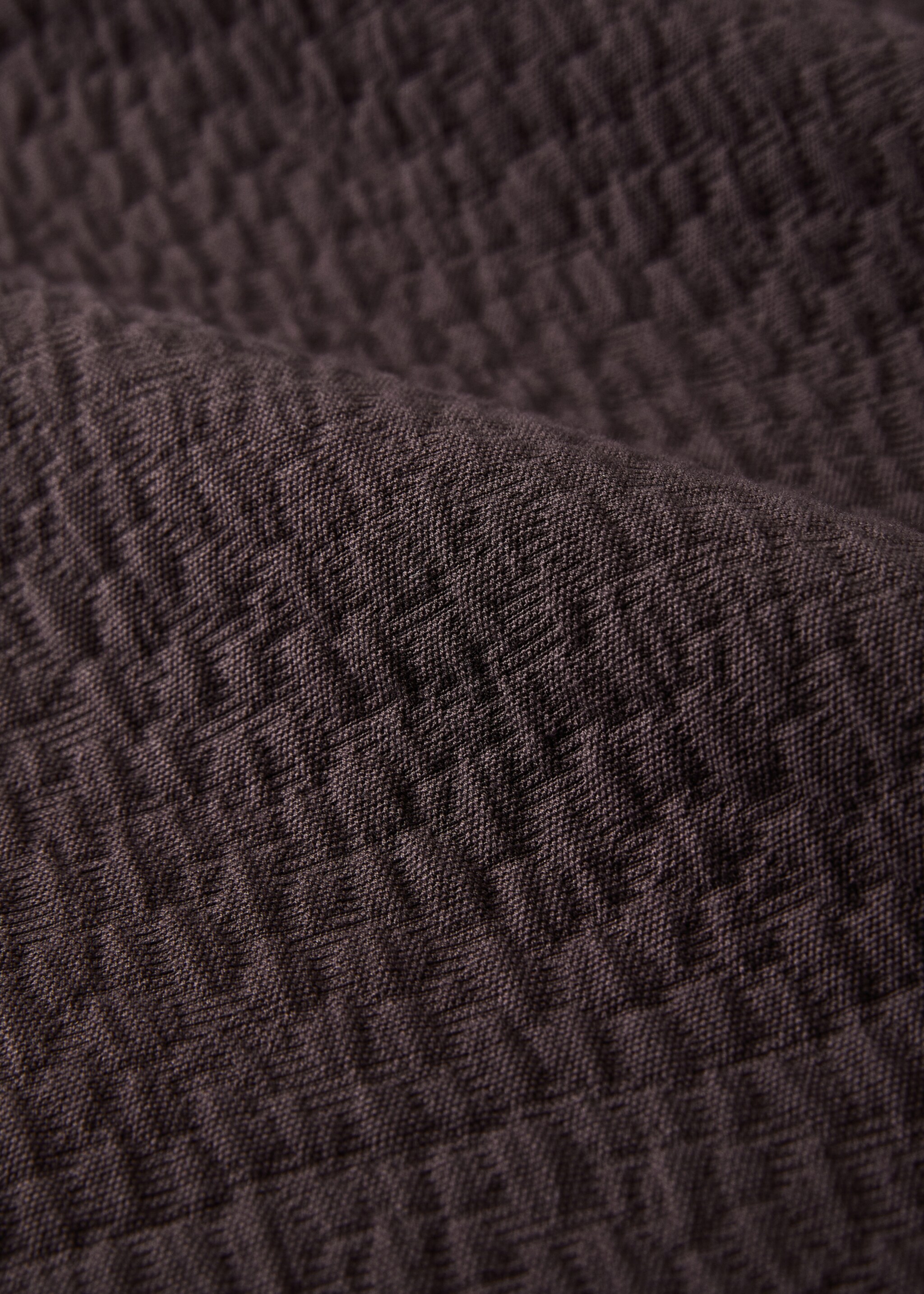 Garment-dyed textured cotton bedspread for 150/160 cm bed - Details of the article 2, Blackberry. Ref: 17091556-00.