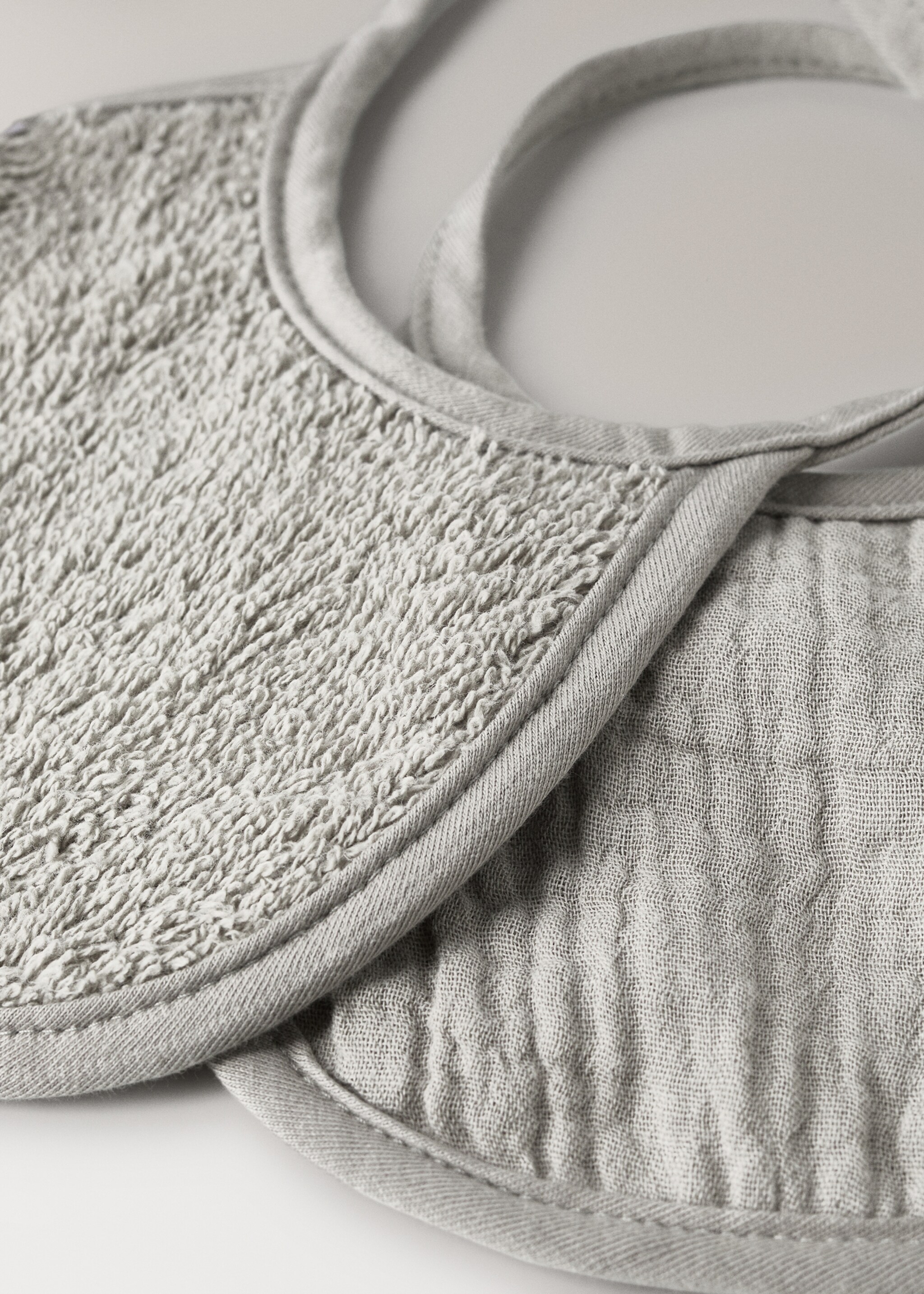 Lätzchen aus Baumwolle mit Chiffon - Detail des Artikels 1, Mittelbraun. Ref: 17091570-00.