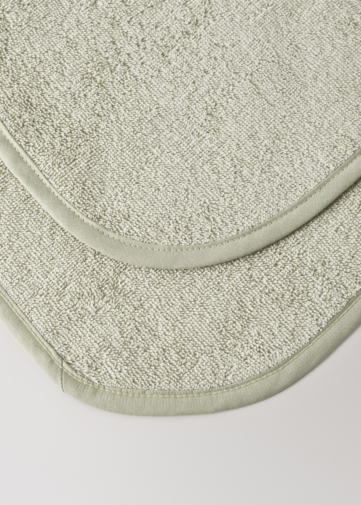 Barnbadrock med dekorativ detalj på huvan - Detaljer om artikeln 2