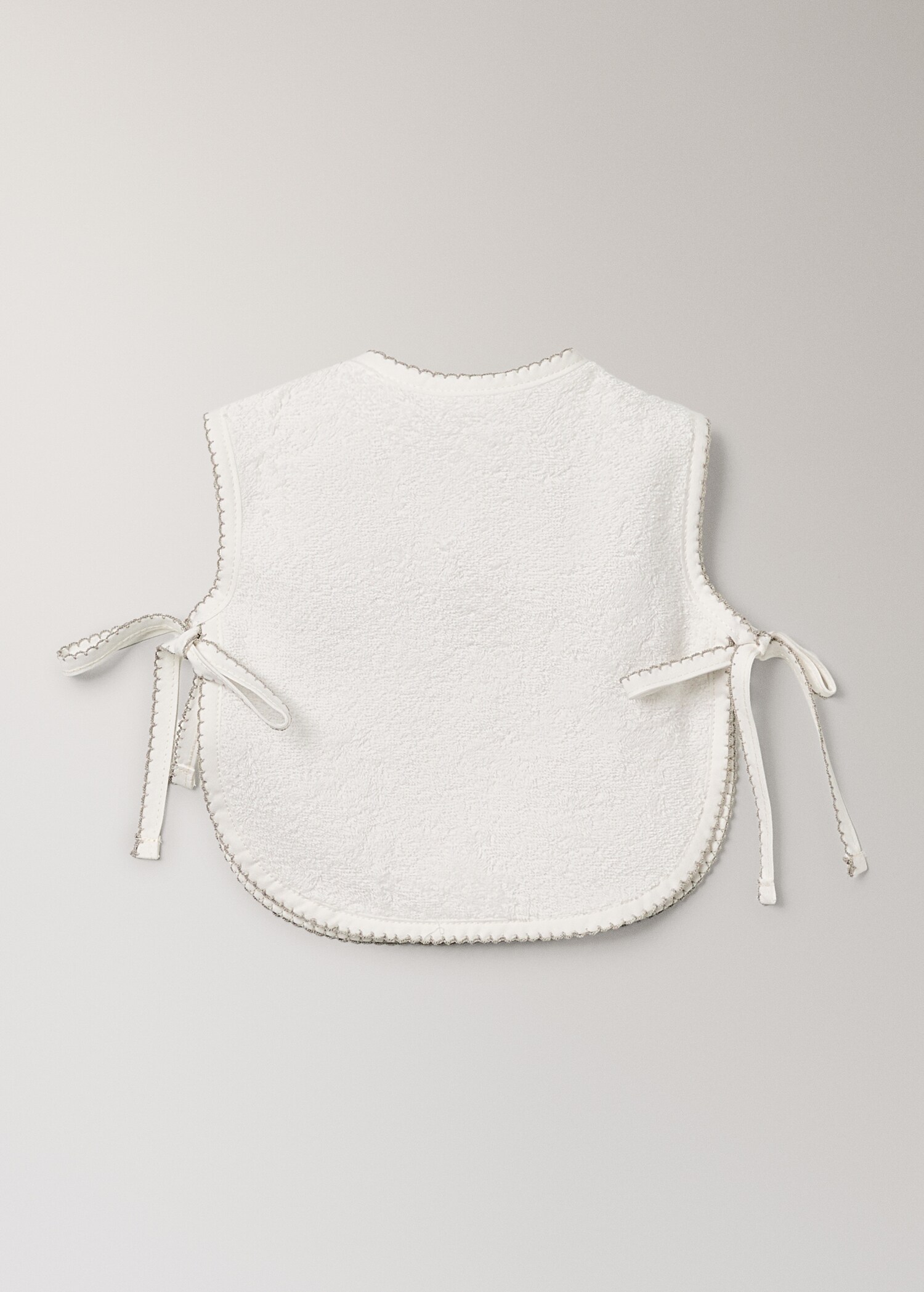 Bavoir en coton avec bordure décorative - Détail de l'article 1
