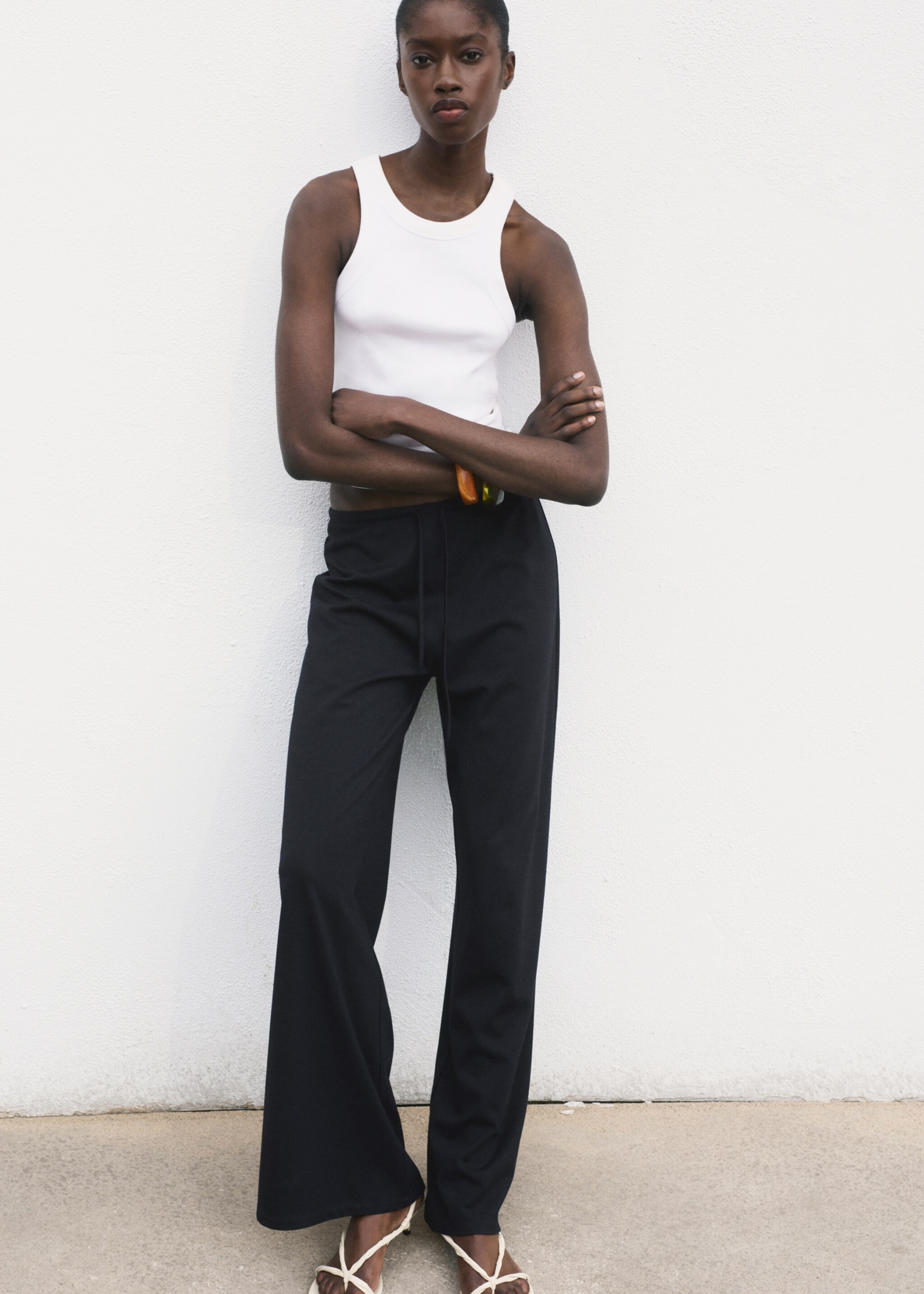 Wideleg trousers with elastic waist - Details of the article 2