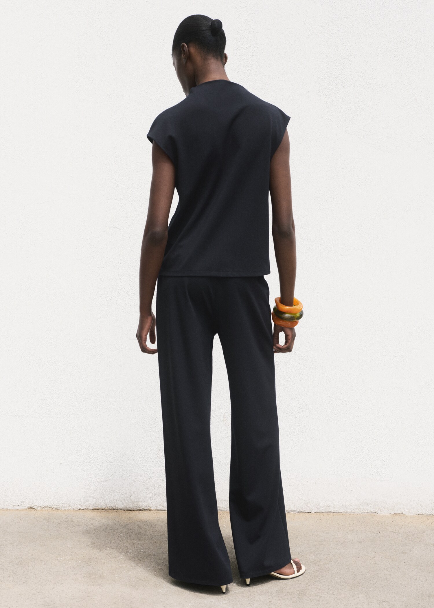 Wideleg trousers with elastic waist - Reverse of the article