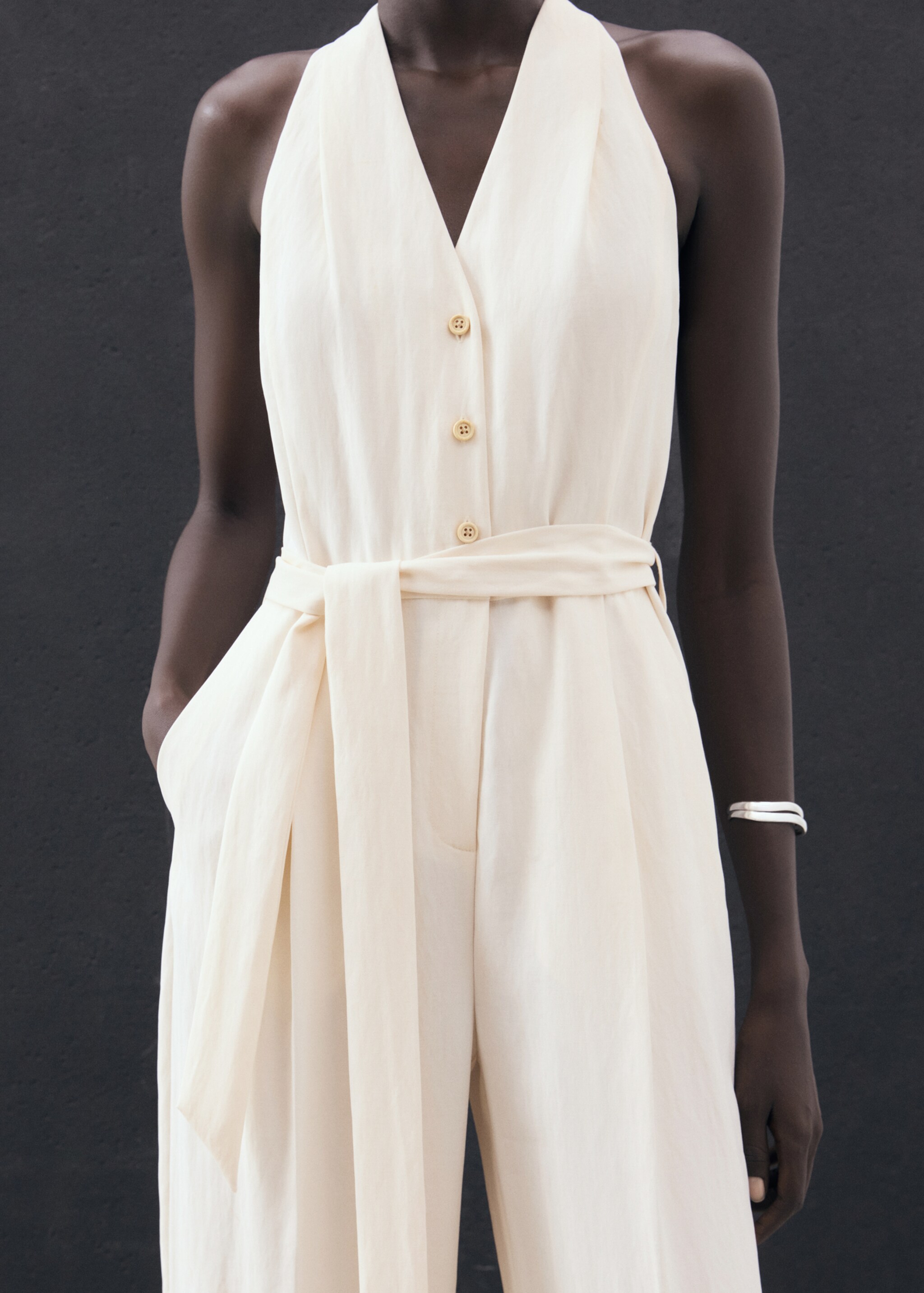 Halternek jumpsuit met ceintuur - Detail van het artikel 6