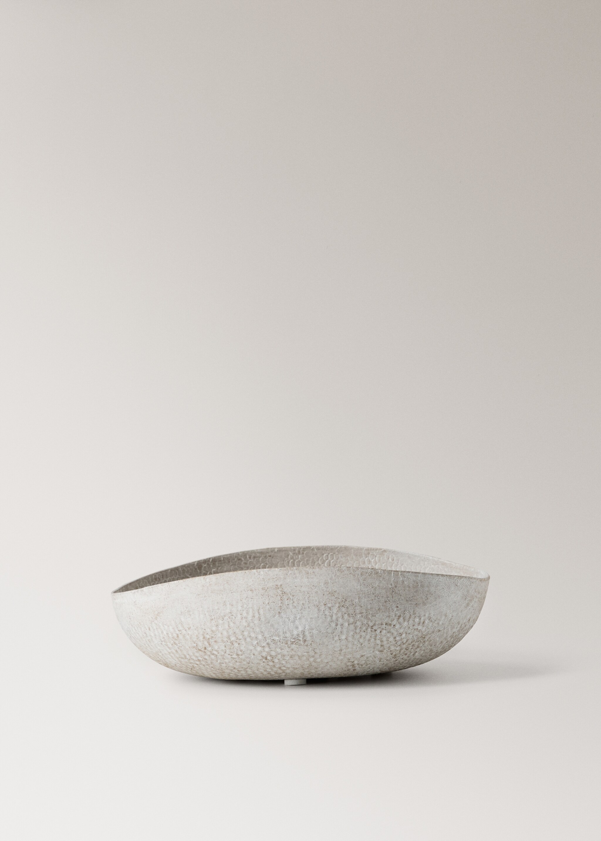 Bowl decoratiu de metall amb textura mitjana - Article sense model, Gris. Ref: 17092030-00.