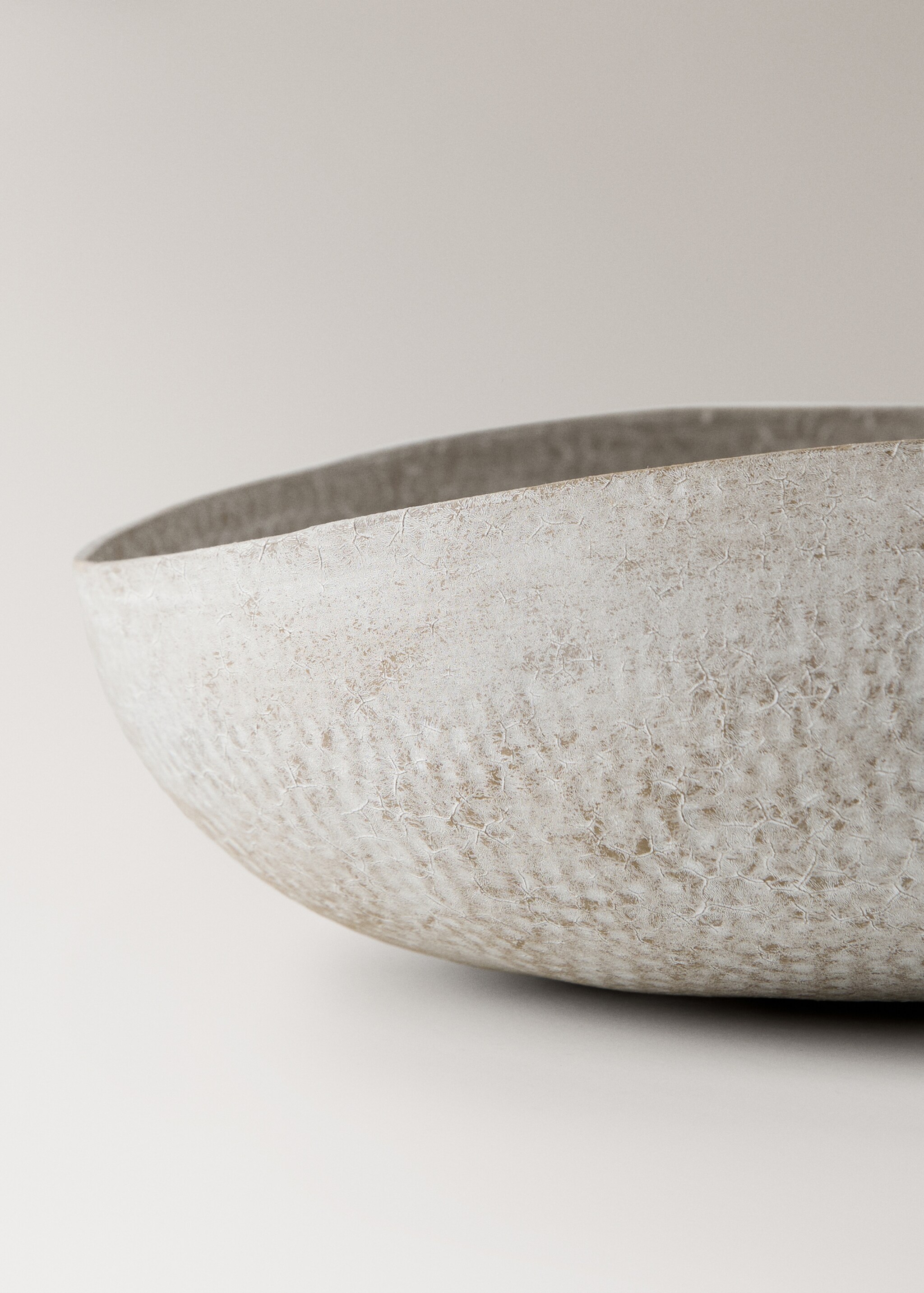Bowl decoratiu de metall amb textura mitjana - Detall de l'article 2, Gris. Ref: 17092030-00.