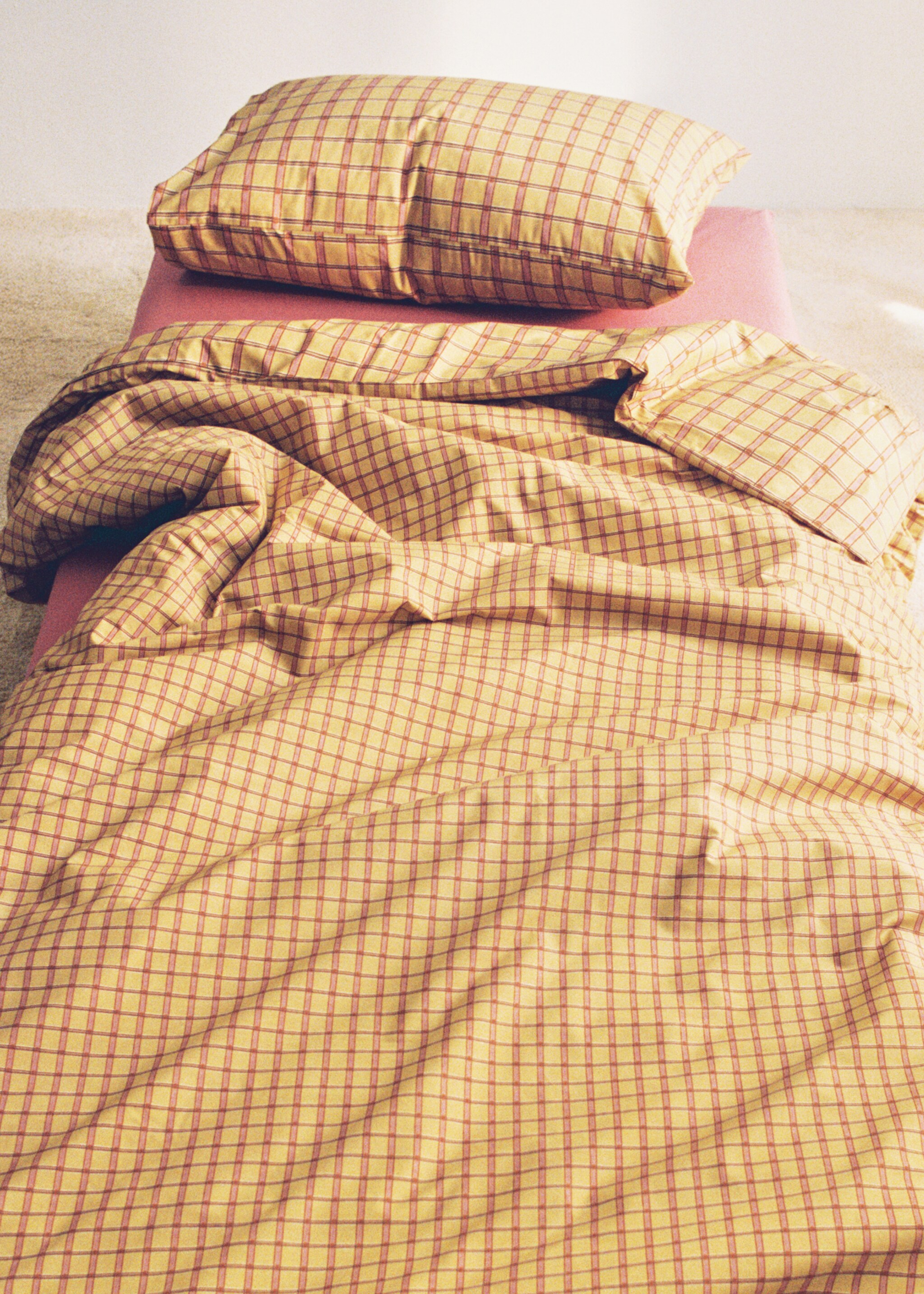 Reversible percale cotton check-print duvet cover for cot - Details of the article 5, Mustard. Ref: 17092036-00.