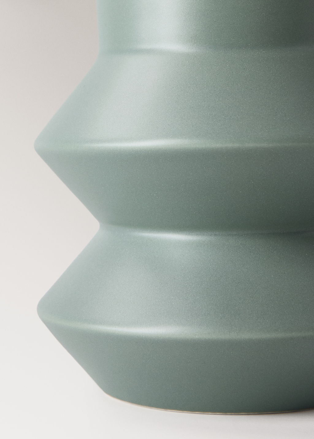 Totem earthenware jar