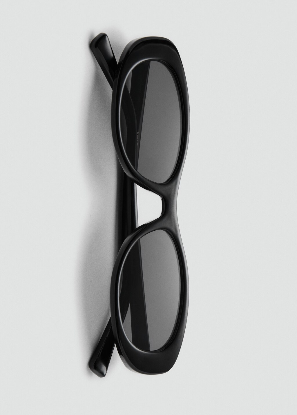 Oval-frame sunglasses