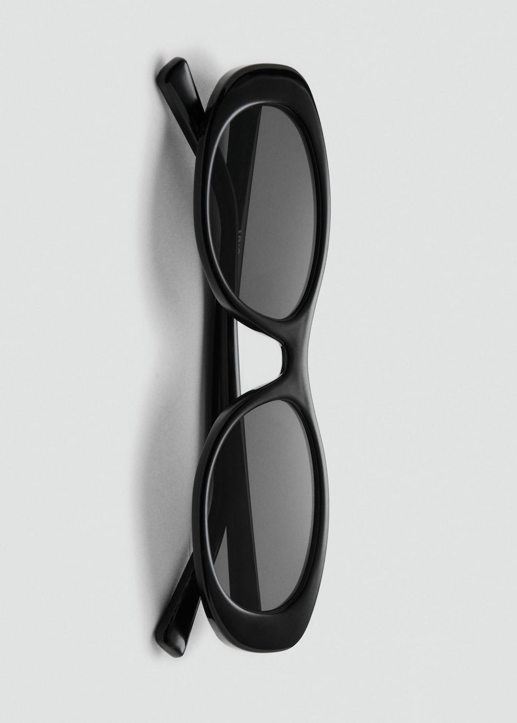 Oval-frame sunglasses