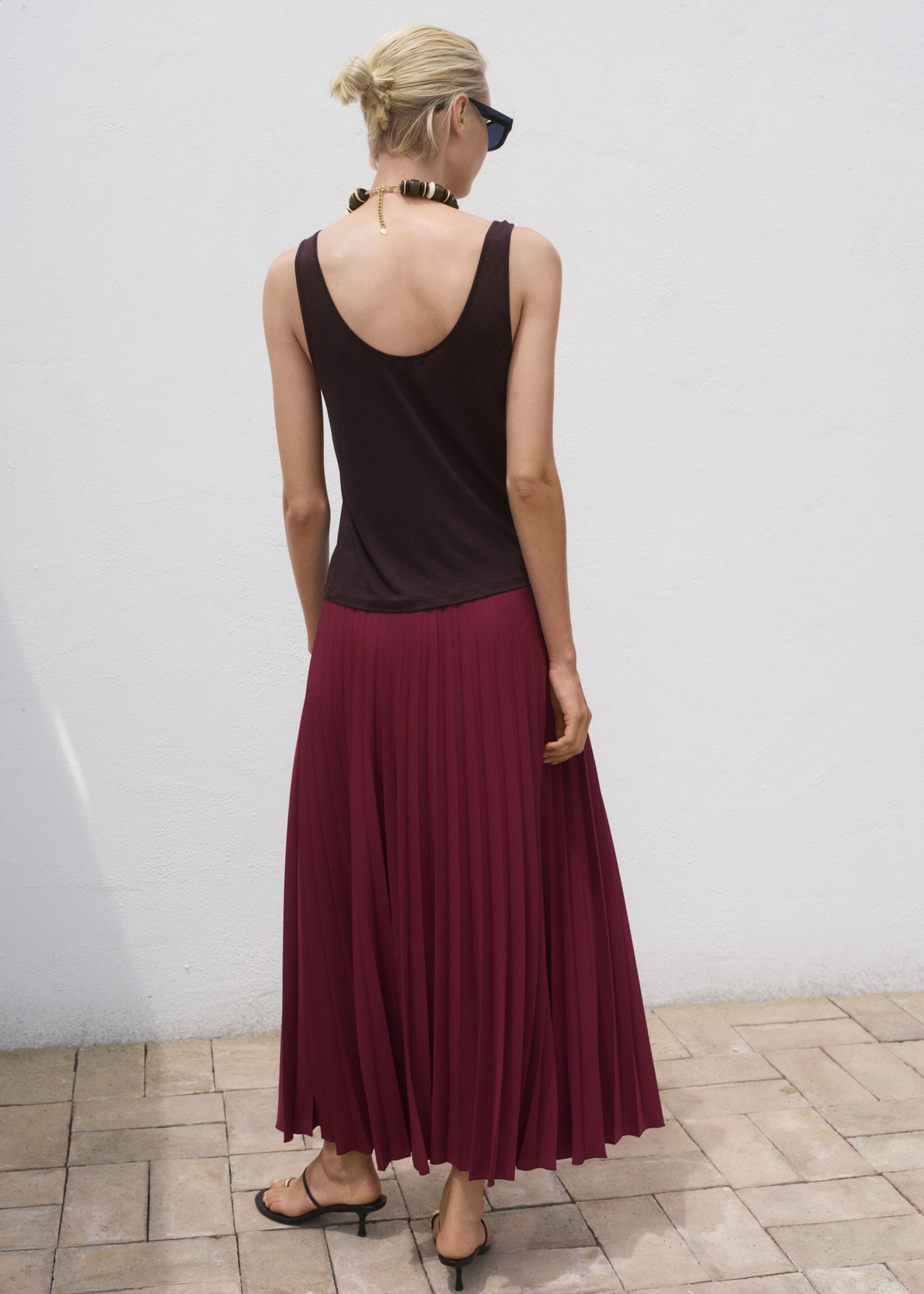 Pleated long skirt - Reverse of the article