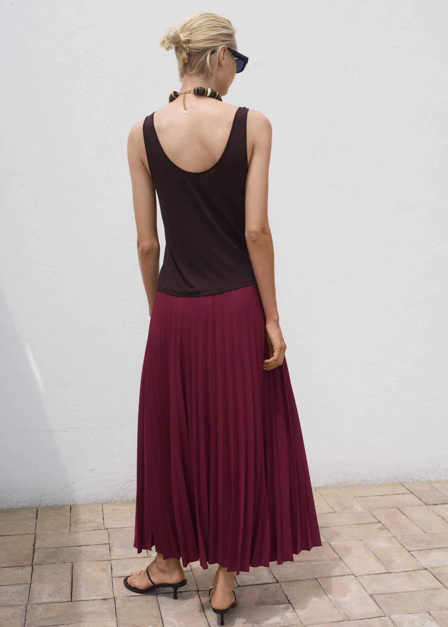 Pleated long skirt - Reverse of the article