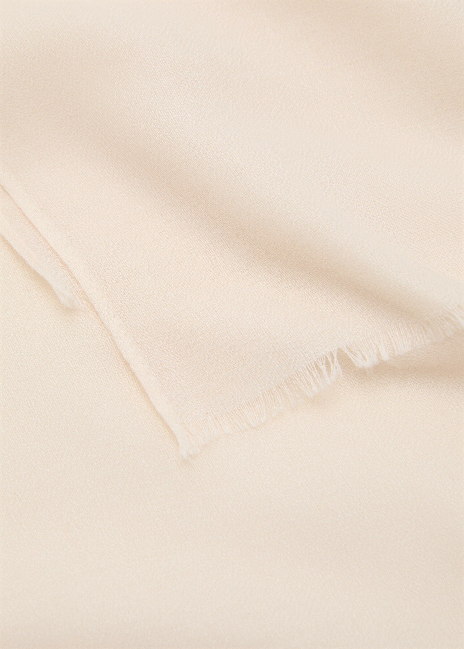 Plain scarf with frayed ends - رؤية وسط