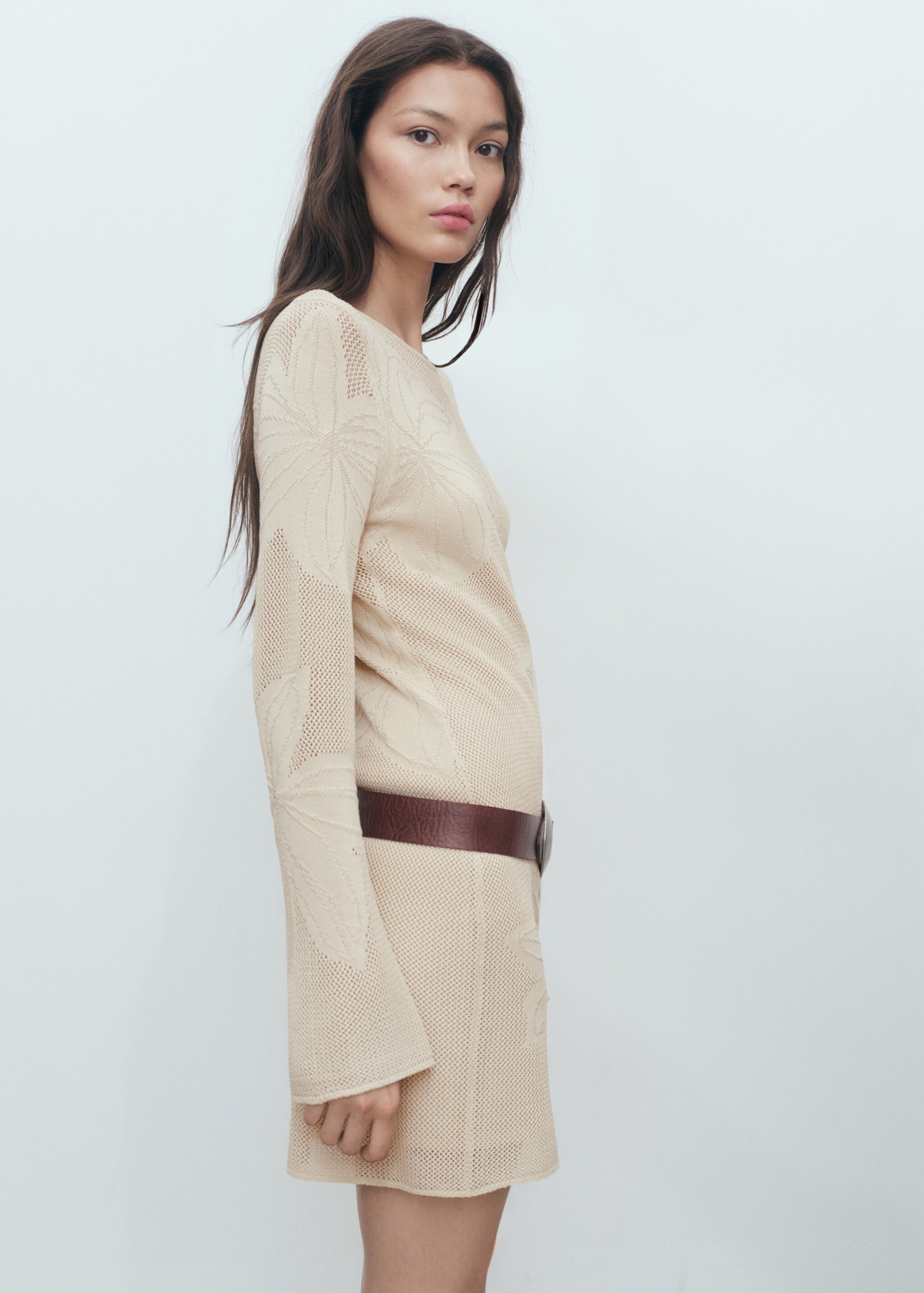 Strickkleid mit bestickten Blumen - Mittlere Ansicht