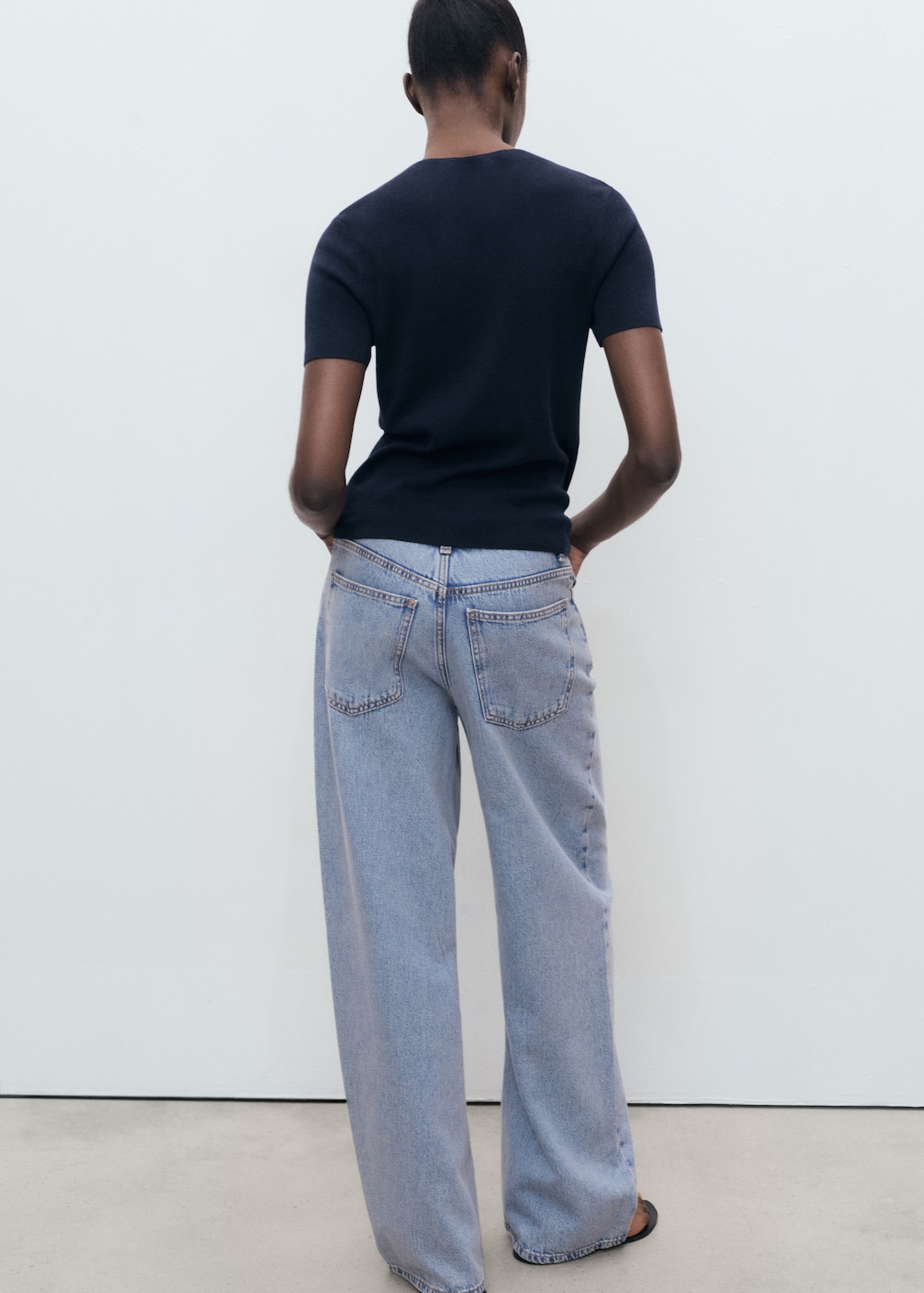 Short-sleeved fine-knit sweater