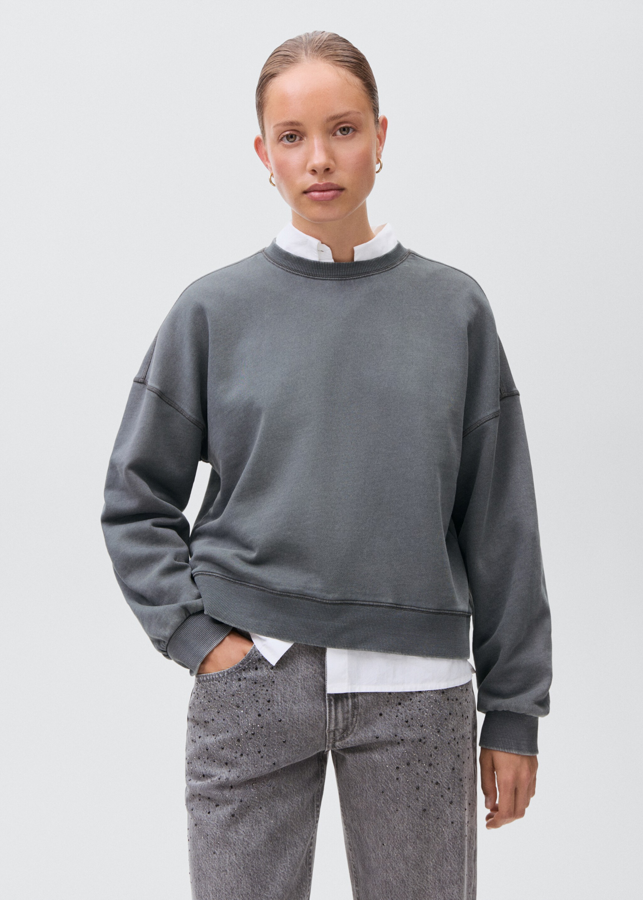 Enfärgad sweatshirt i bomull - Bild av mittparti, Kol. Ref: 17092909-00.