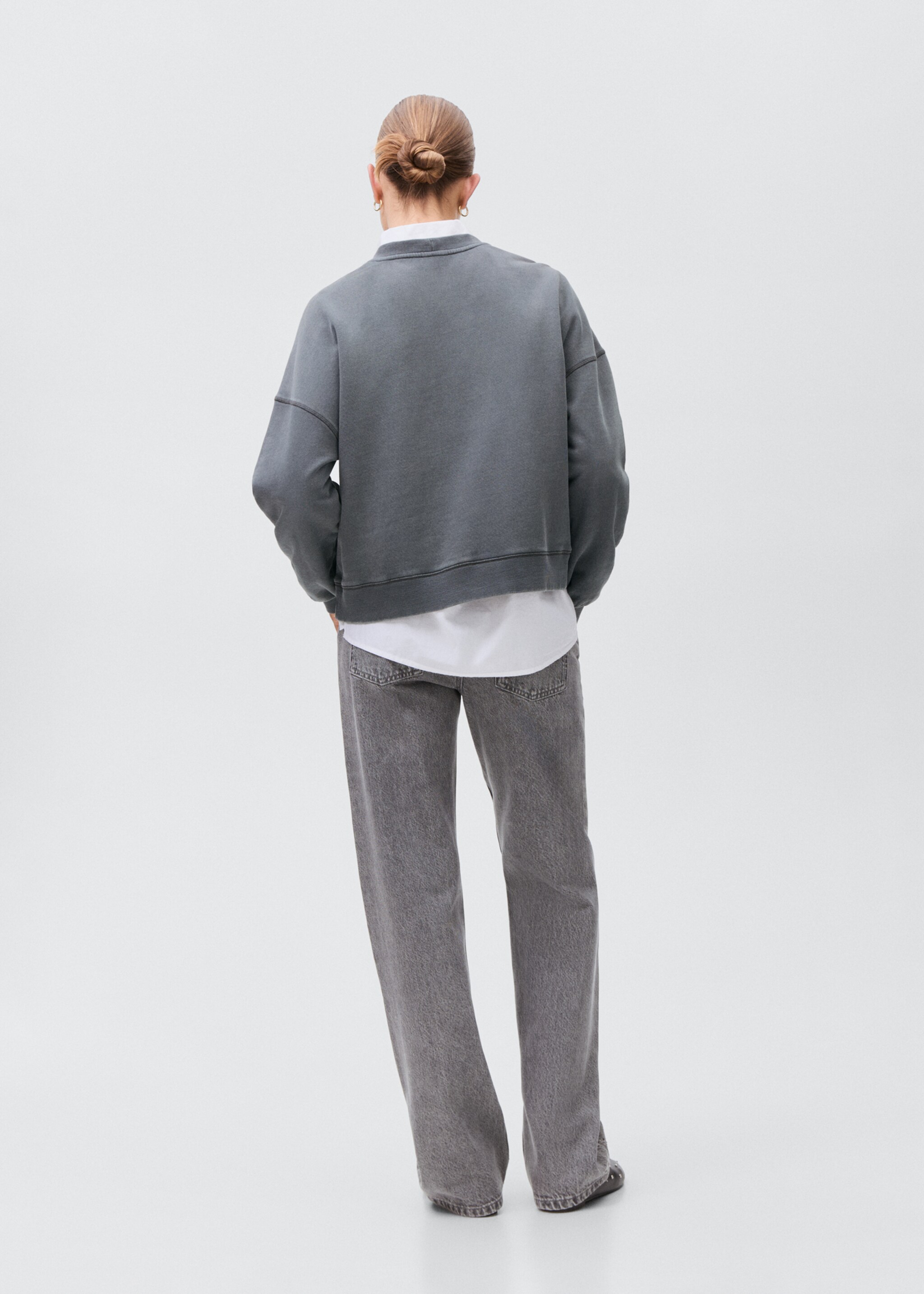 Enfärgad sweatshirt i bomull - Artikelns baksida, Kol. Ref: 17092909-00.