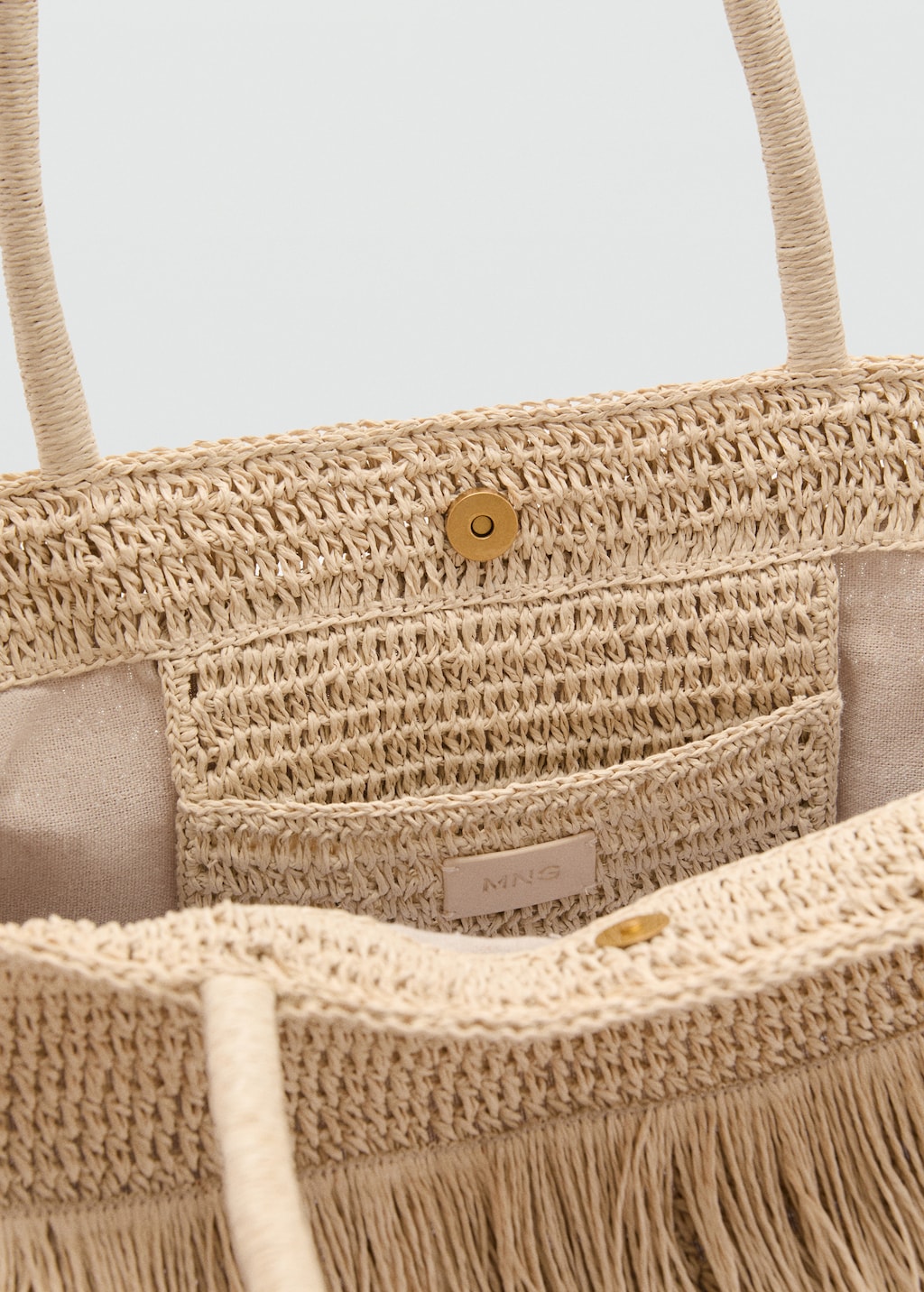 Natural fiber shopper bag with tassels