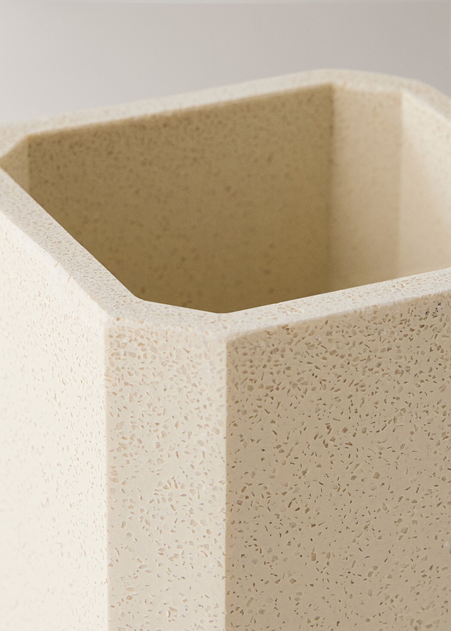 Square resin bathroom tumbler - Details of the article 2