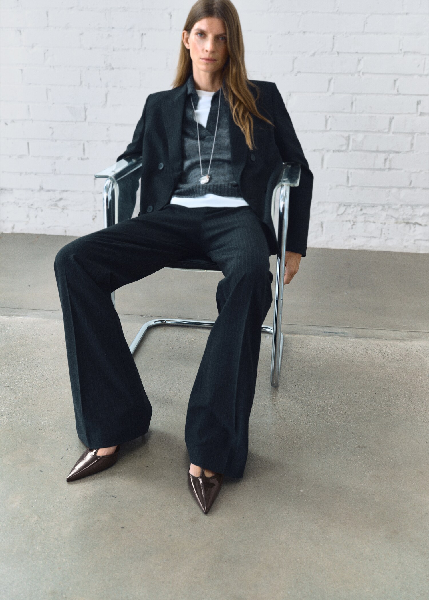 Kitten-heel patent leather shoes - Details of the article 9