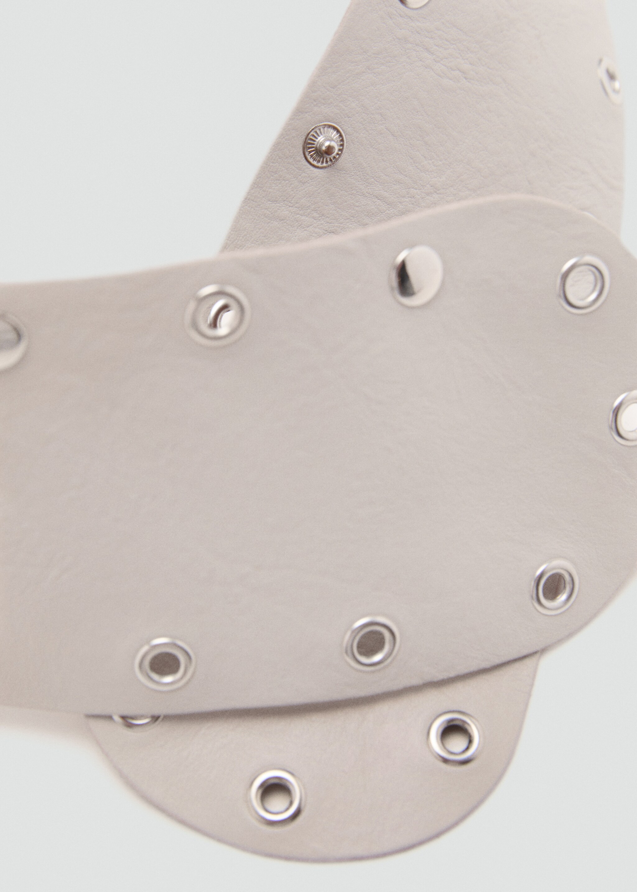 Cinturó de pell amb eyelets - Detall de l'article 1
