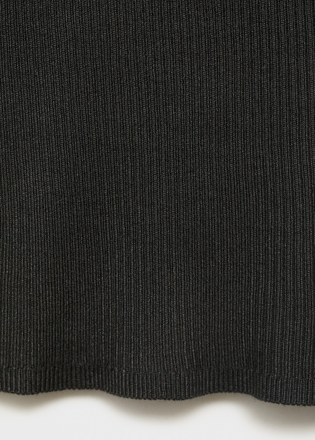 Knitted top with waves