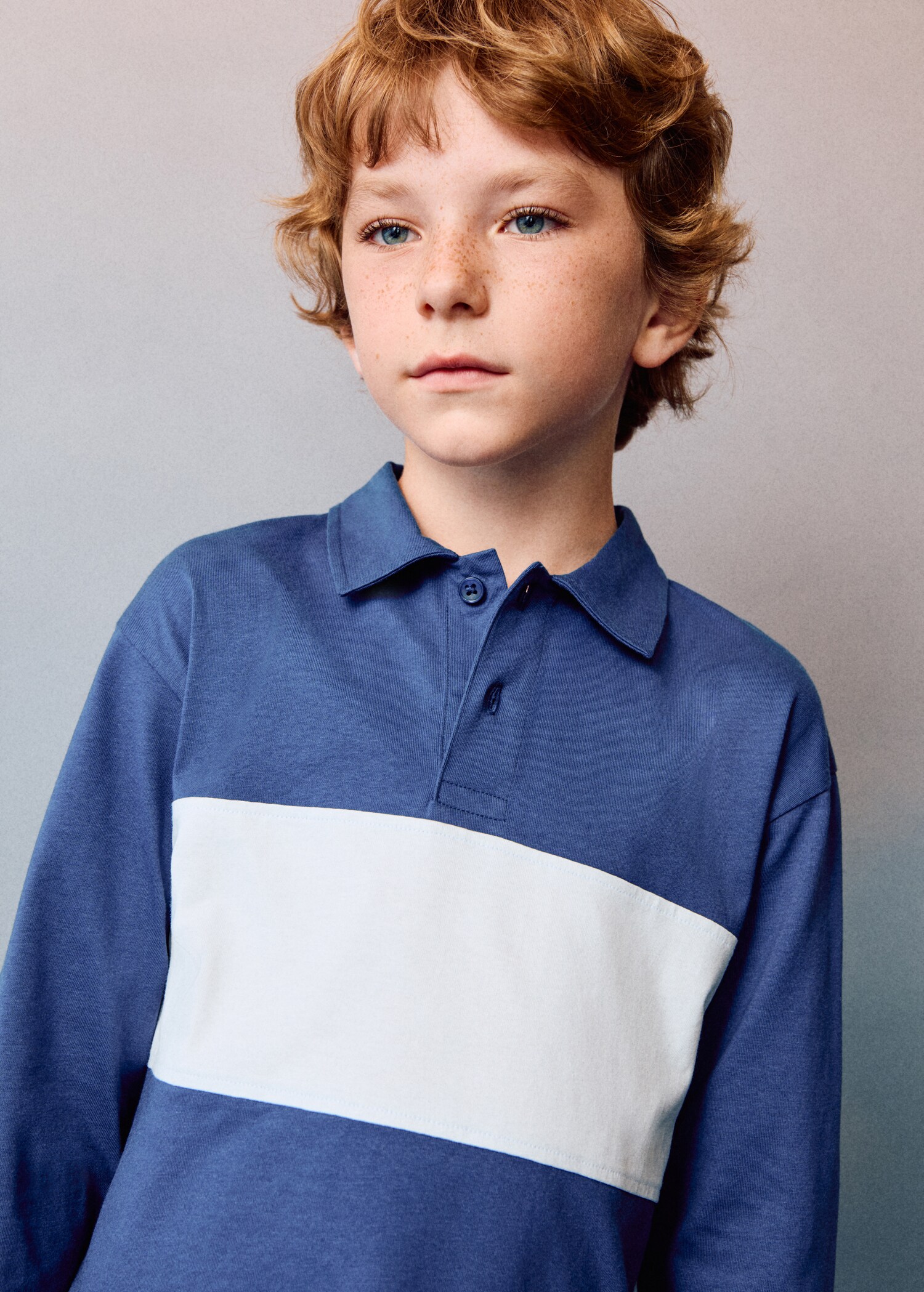 Bedrucktes Sweatshirt mit Polo-Kragen - Detail des Artikels 5